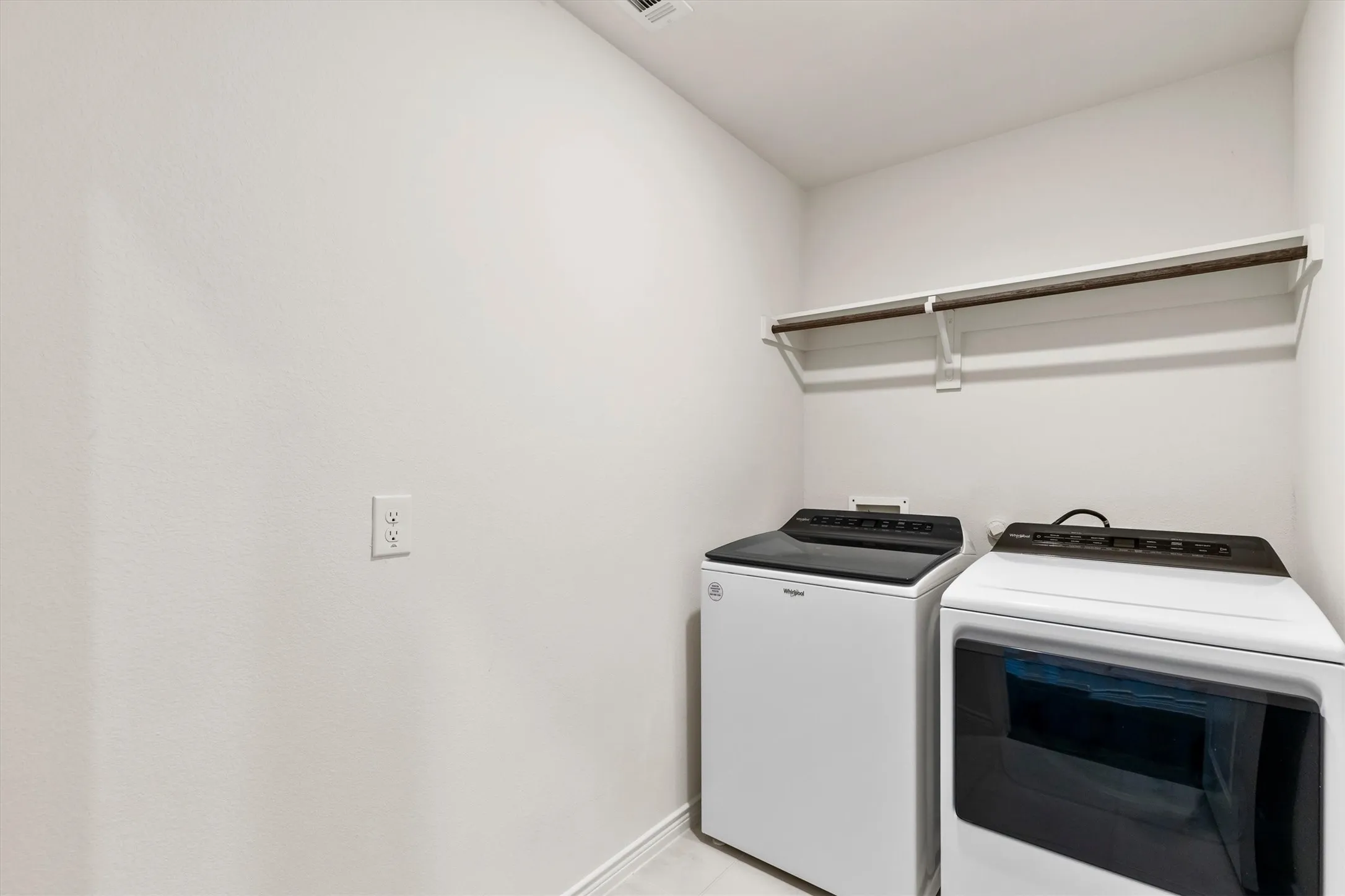 Single Family Residence For Sale in Collin County , 617 Calm Springs Drive, Princeton, Texas 75407, 3 Bedroom, 2 Bathroom, 2 Garage spaces, 1,536 Sqft, built in 2022, Preowned, mls#21226799, Real Estate Agent in Princeton, Homes For Sale in Collin county, Homes For Sale in Princeton, Realtor in Princeton Texas, Real Estate Brokerage Independent Realty Texas, Luminita Cordes Realtor