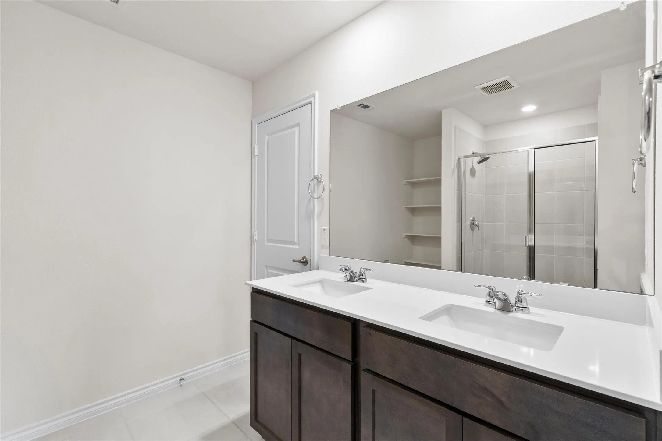 Single Family Residence For Sale in Collin County , 617 Calm Springs Drive, Princeton, Texas 75407, 3 Bedroom, 2 Bathroom, 2 Garage spaces, 1,536 Sqft, built in 2022, Preowned, mls#21226799, Real Estate Agent in Princeton, Homes For Sale in Collin county, Homes For Sale in Princeton, Realtor in Princeton Texas, Real Estate Brokerage Independent Realty Texas, Luminita Cordes Realtor