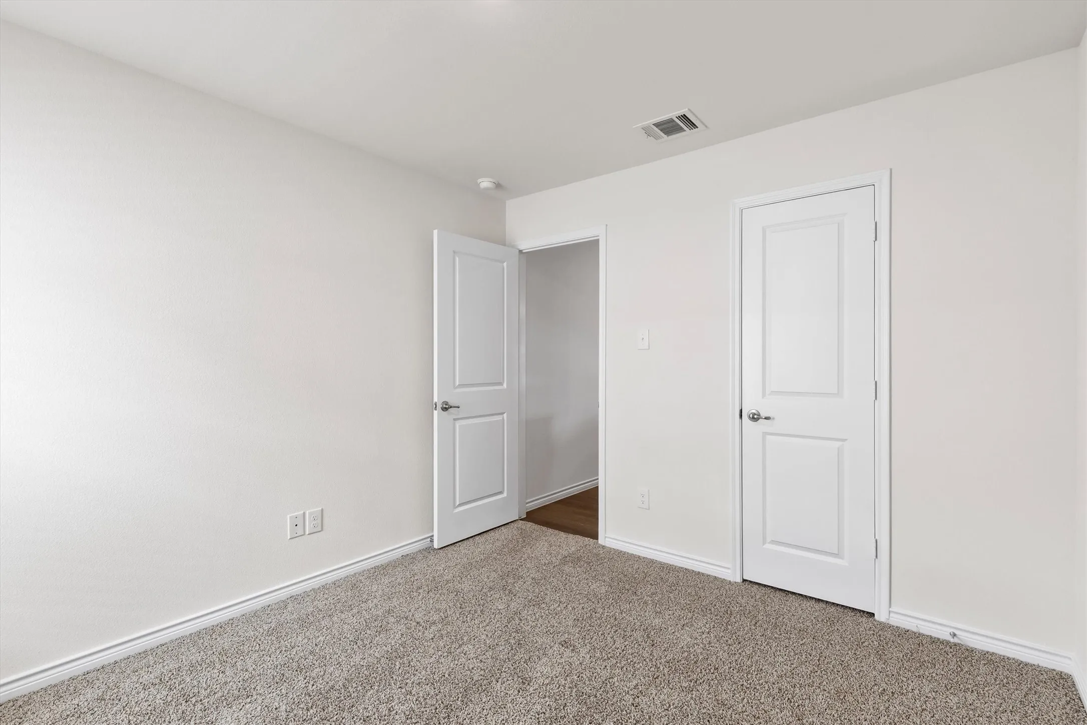 Single Family Residence For Sale in Collin County , 617 Calm Springs Drive, Princeton, Texas 75407, 3 Bedroom, 2 Bathroom, 2 Garage spaces, 1,536 Sqft, built in 2022, Preowned, mls#21226799, Real Estate Agent in Princeton, Homes For Sale in Collin county, Homes For Sale in Princeton, Realtor in Princeton Texas, Real Estate Brokerage Independent Realty Texas, Luminita Cordes Realtor