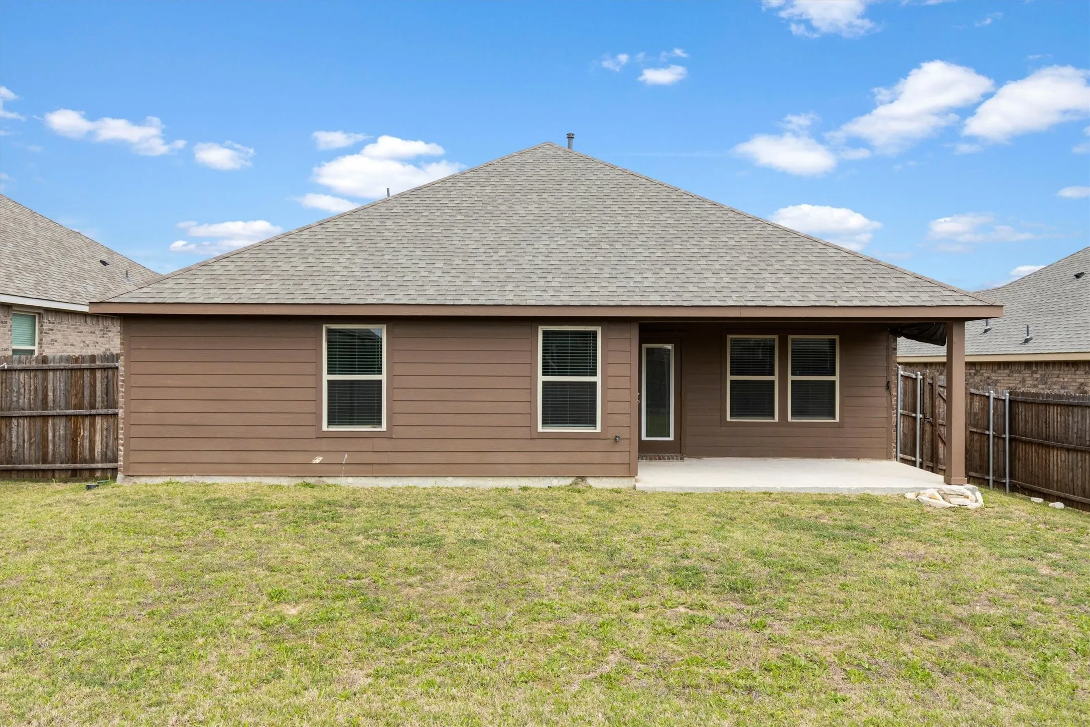 Single Family Residence For Sale in Collin County , 617 Calm Springs Drive, Princeton, Texas 75407, 3 Bedroom, 2 Bathroom, 2 Garage spaces, 1,536 Sqft, built in 2022, Preowned, mls#21226799, Real Estate Agent in Princeton, Homes For Sale in Collin county, Homes For Sale in Princeton, Realtor in Princeton Texas, Real Estate Brokerage Independent Realty Texas, Luminita Cordes Realtor