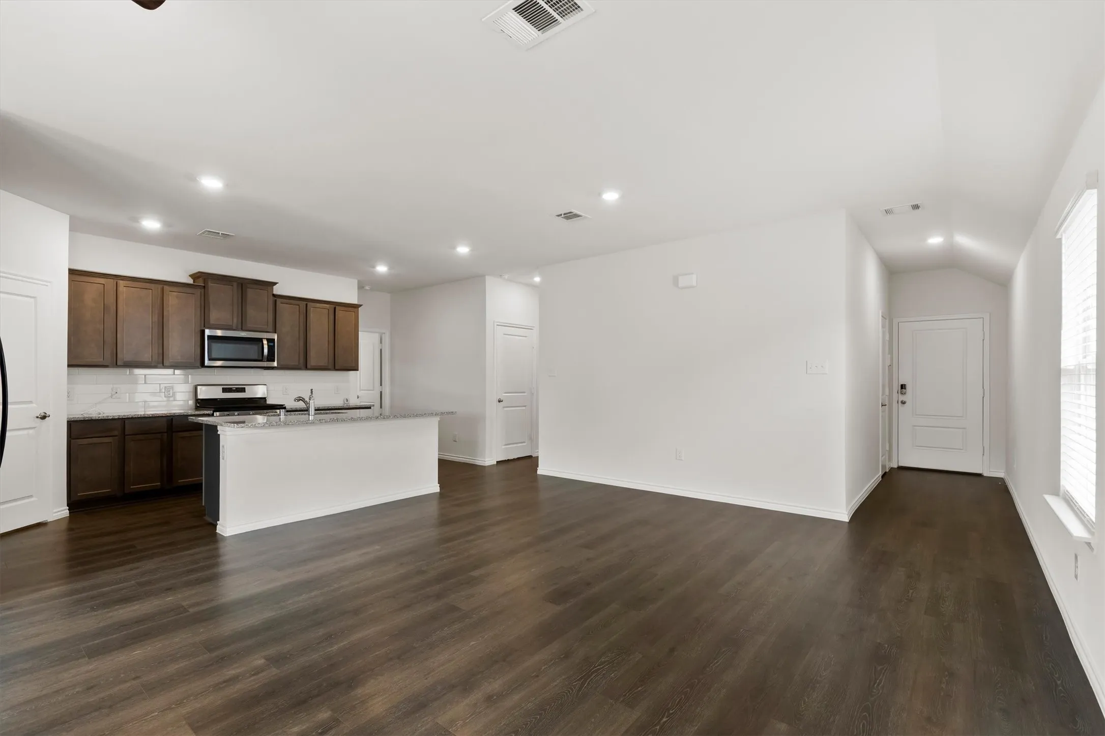Single Family Residence For Sale in Collin County , 617 Calm Springs Drive, Princeton, Texas 75407, 3 Bedroom, 2 Bathroom, 2 Garage spaces, 1,536 Sqft, built in 2022, Preowned, mls#21226799, Real Estate Agent in Princeton, Homes For Sale in Collin county, Homes For Sale in Princeton, Realtor in Princeton Texas, Real Estate Brokerage Independent Realty Texas, Luminita Cordes Realtor