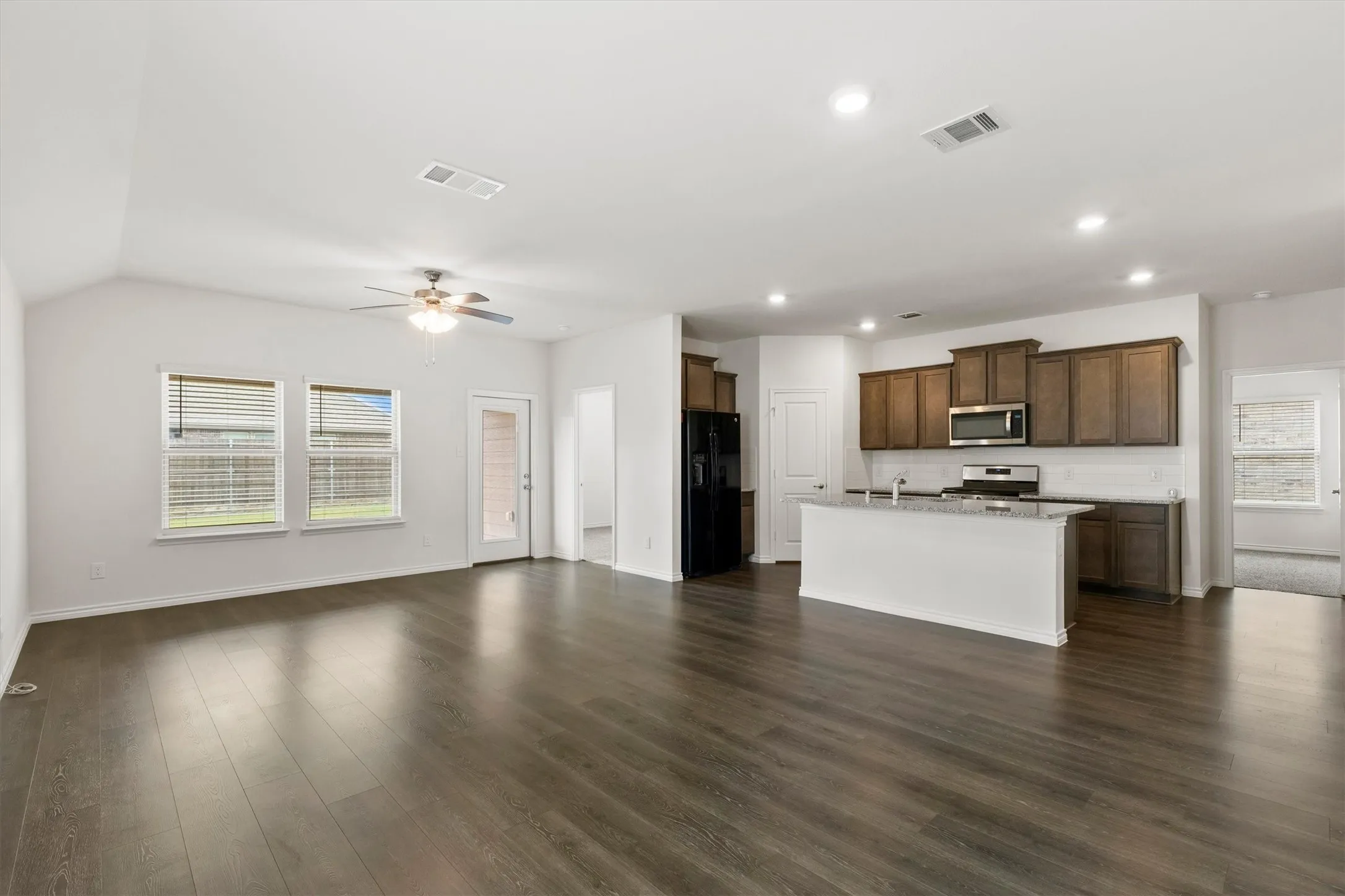 Single Family Residence For Sale in Collin County , 617 Calm Springs Drive, Princeton, Texas 75407, 3 Bedroom, 2 Bathroom, 2 Garage spaces, 1,536 Sqft, built in 2022, Preowned, mls#21226799, Real Estate Agent in Princeton, Homes For Sale in Collin county, Homes For Sale in Princeton, Realtor in Princeton Texas, Real Estate Brokerage Independent Realty Texas, Luminita Cordes Realtor