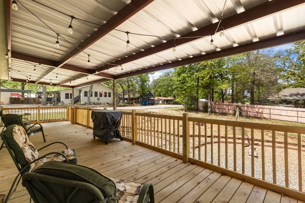 Single Family Residence For Sale in Henderson County , 1101 Doe Run Drive, Tool, Texas 75143, 3 Bedrooms, 2 Bathrooms, 2 Garage spaces, 1,456 Sqft, built in 1990, Price $299,000, mls#21228135, Real Estate Agent in Tool, Homes For Sale in Henderson county, Homes For Sale in Tool, Realtor in Tool Texas, Real Estate Brokerage Independent Realty Texas, Luminita Cordes Realtor