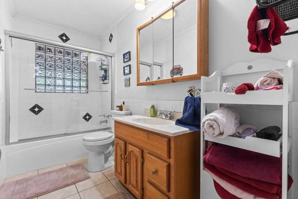 Single Family Residence For Sale in Henderson County , 1101 Doe Run Drive, Tool, Texas 75143, 3 Bedrooms, 2 Bathrooms, 2 Garage spaces, 1,456 Sqft, built in 1990, Price $299,000, mls#21228135, Real Estate Agent in Tool, Homes For Sale in Henderson county, Homes For Sale in Tool, Realtor in Tool Texas, Real Estate Brokerage Independent Realty Texas, Luminita Cordes Realtor