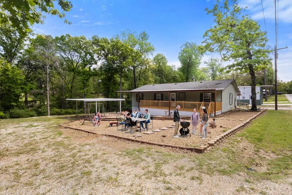 Single Family Residence For Sale in Henderson County , 1101 Doe Run Drive, Tool, Texas 75143, 3 Bedrooms, 2 Bathrooms, 2 Garage spaces, 1,456 Sqft, built in 1990, Price $299,000, mls#21228135, Real Estate Agent in Tool, Homes For Sale in Henderson county, Homes For Sale in Tool, Realtor in Tool Texas, Real Estate Brokerage Independent Realty Texas, Luminita Cordes Realtor