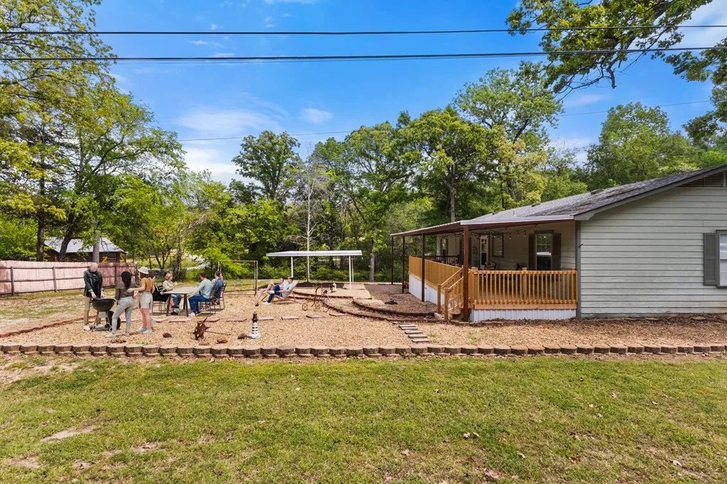Single Family Residence For Sale in Henderson County , 1101 Doe Run Drive, Tool, Texas 75143, 3 Bedrooms, 2 Bathrooms, 2 Garage spaces, 1,456 Sqft, built in 1990, Price $299,000, mls#21228135, Real Estate Agent in Tool, Homes For Sale in Henderson county, Homes For Sale in Tool, Realtor in Tool Texas, Real Estate Brokerage Independent Realty Texas, Luminita Cordes Realtor