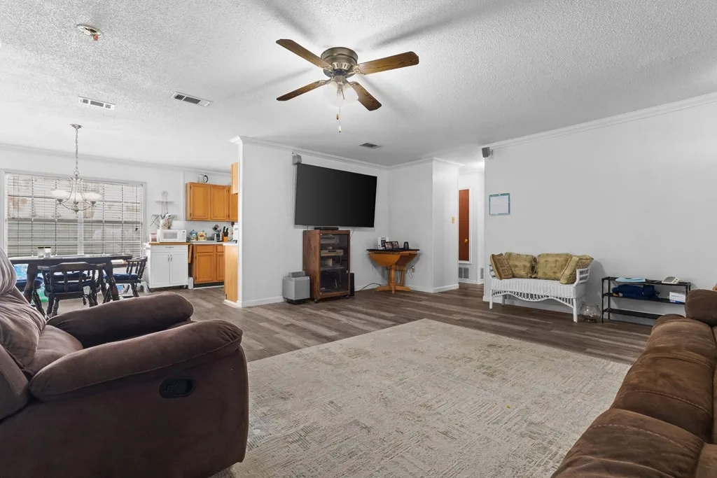 Single Family Residence For Sale in Henderson County , 1101 Doe Run Drive, Tool, Texas 75143, 3 Bedrooms, 2 Bathrooms, 2 Garage spaces, 1,456 Sqft, built in 1990, Price $299,000, mls#21228135, Real Estate Agent in Tool, Homes For Sale in Henderson county, Homes For Sale in Tool, Realtor in Tool Texas, Real Estate Brokerage Independent Realty Texas, Luminita Cordes Realtor