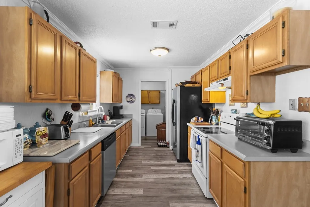 Single Family Residence For Sale in Henderson County , 1101 Doe Run Drive, Tool, Texas 75143, 3 Bedrooms, 2 Bathrooms, 2 Garage spaces, 1,456 Sqft, built in 1990, Price $299,000, mls#21228135, Real Estate Agent in Tool, Homes For Sale in Henderson county, Homes For Sale in Tool, Realtor in Tool Texas, Real Estate Brokerage Independent Realty Texas, Luminita Cordes Realtor