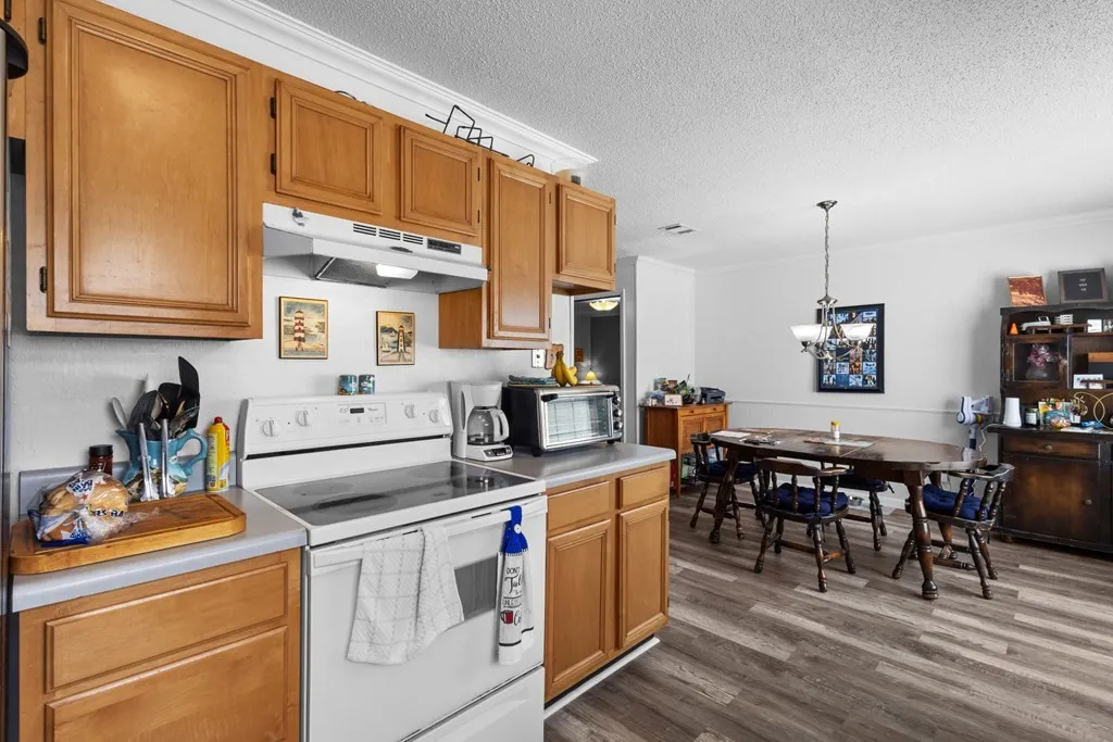 Single Family Residence For Sale in Henderson County , 1101 Doe Run Drive, Tool, Texas 75143, 3 Bedrooms, 2 Bathrooms, 2 Garage spaces, 1,456 Sqft, built in 1990, Price $299,000, mls#21228135, Real Estate Agent in Tool, Homes For Sale in Henderson county, Homes For Sale in Tool, Realtor in Tool Texas, Real Estate Brokerage Independent Realty Texas, Luminita Cordes Realtor