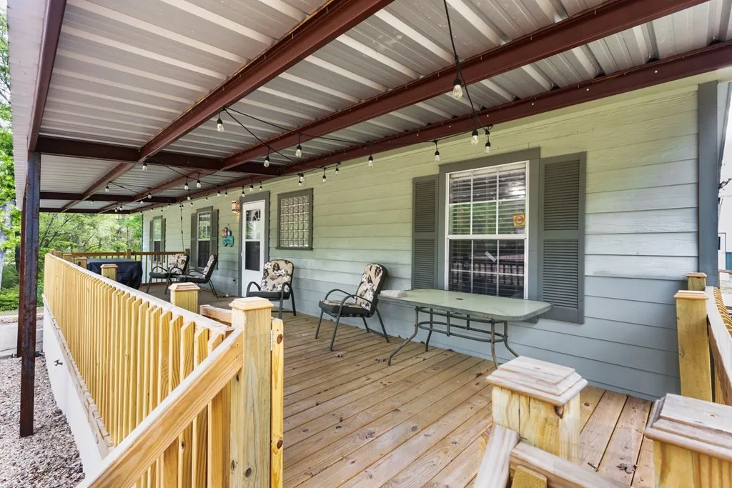 Single Family Residence For Sale in Henderson County , 1101 Doe Run Drive, Tool, Texas 75143, 3 Bedrooms, 2 Bathrooms, 2 Garage spaces, 1,456 Sqft, built in 1990, Price $299,000, mls#21228135, Real Estate Agent in Tool, Homes For Sale in Henderson county, Homes For Sale in Tool, Realtor in Tool Texas, Real Estate Brokerage Independent Realty Texas, Luminita Cordes Realtor