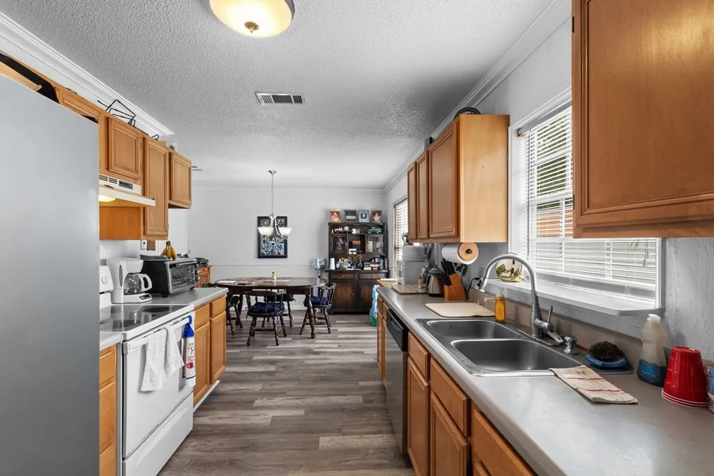 Single Family Residence For Sale in Henderson County , 1101 Doe Run Drive, Tool, Texas 75143, 3 Bedrooms, 2 Bathrooms, 2 Garage spaces, 1,456 Sqft, built in 1990, Price $299,000, mls#21228135, Real Estate Agent in Tool, Homes For Sale in Henderson county, Homes For Sale in Tool, Realtor in Tool Texas, Real Estate Brokerage Independent Realty Texas, Luminita Cordes Realtor