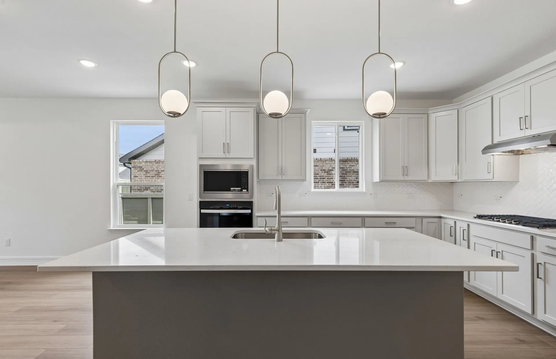 Beautiful pendent lighting in kitchen