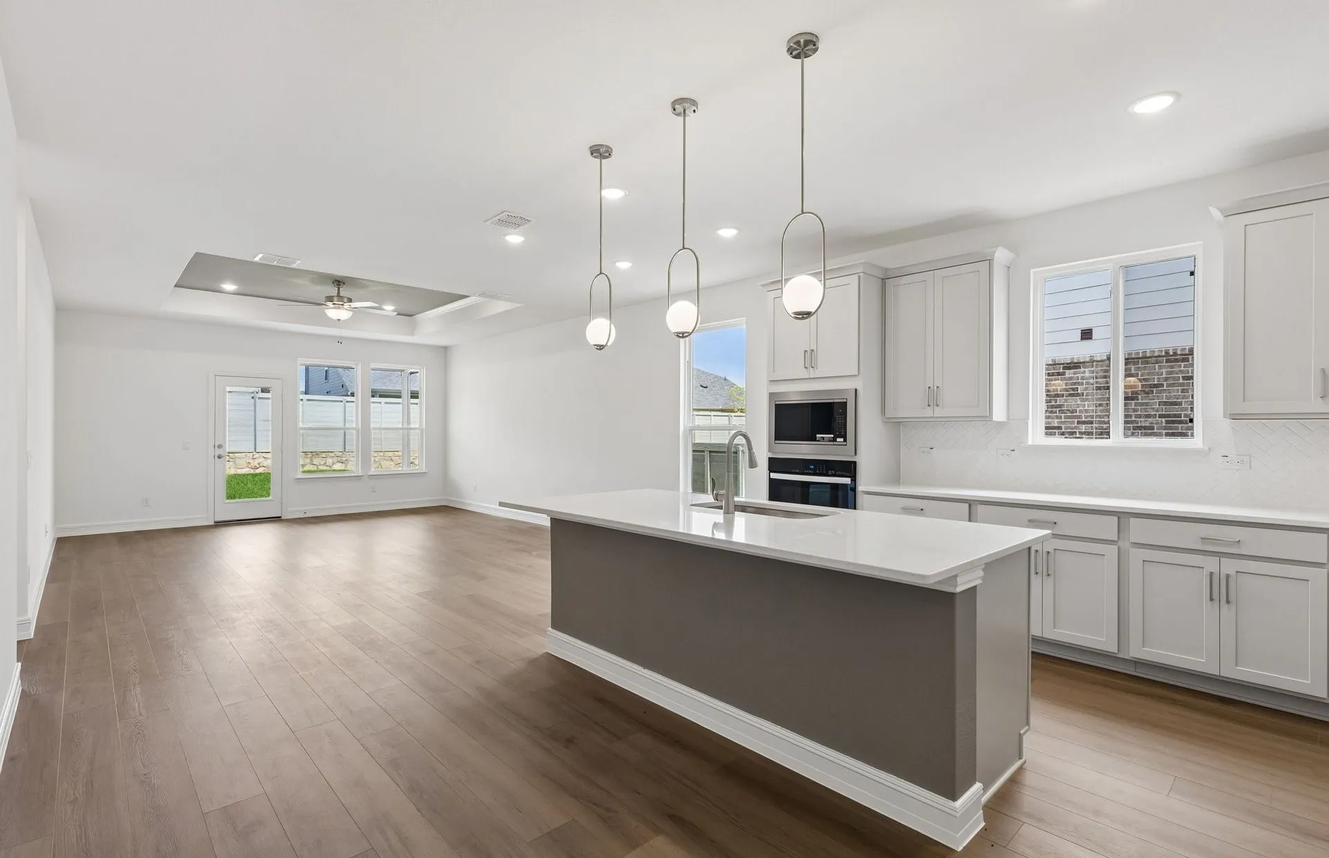 Kitchen with eat-in bartop island