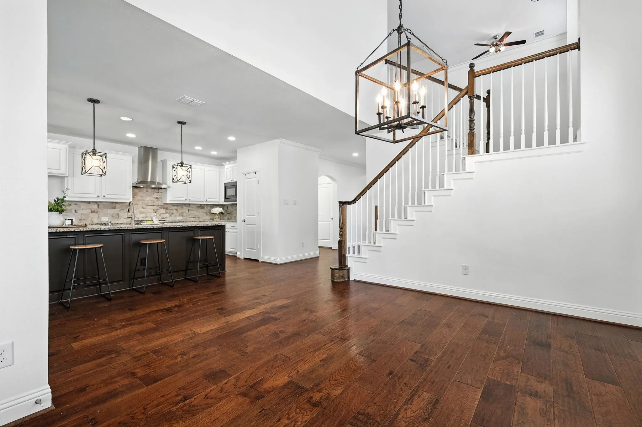 Single Family Residence For Sale in Denton County , 1516 8th Street, Argyle, Texas 76226, 4 Bedroom, 3 Bathroom, 2 Garage spaces, 2,985 Sqft, built in 2016, Preowned, mls#21227631, Real Estate Agent in Argyle, Homes For Sale in Denton county, Homes For Sale in Argyle, Realtor in Argyle Texas, Real Estate Brokerage Independent Realty Texas, Luminita Cordes Realtor