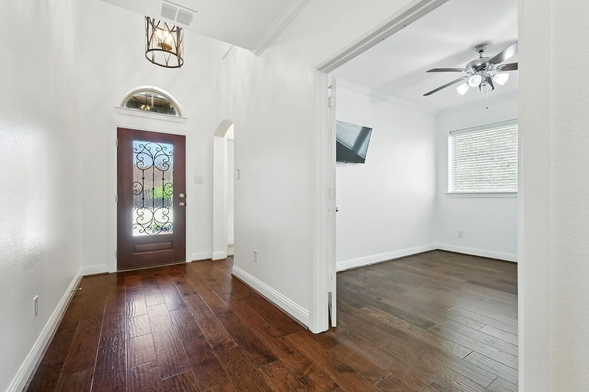 Single Family Residence For Sale in Denton County , 1516 8th Street, Argyle, Texas 76226, 4 Bedroom, 3 Bathroom, 2 Garage spaces, 2,985 Sqft, built in 2016, Preowned, mls#21227631, Real Estate Agent in Argyle, Homes For Sale in Denton county, Homes For Sale in Argyle, Realtor in Argyle Texas, Real Estate Brokerage Independent Realty Texas, Luminita Cordes Realtor
