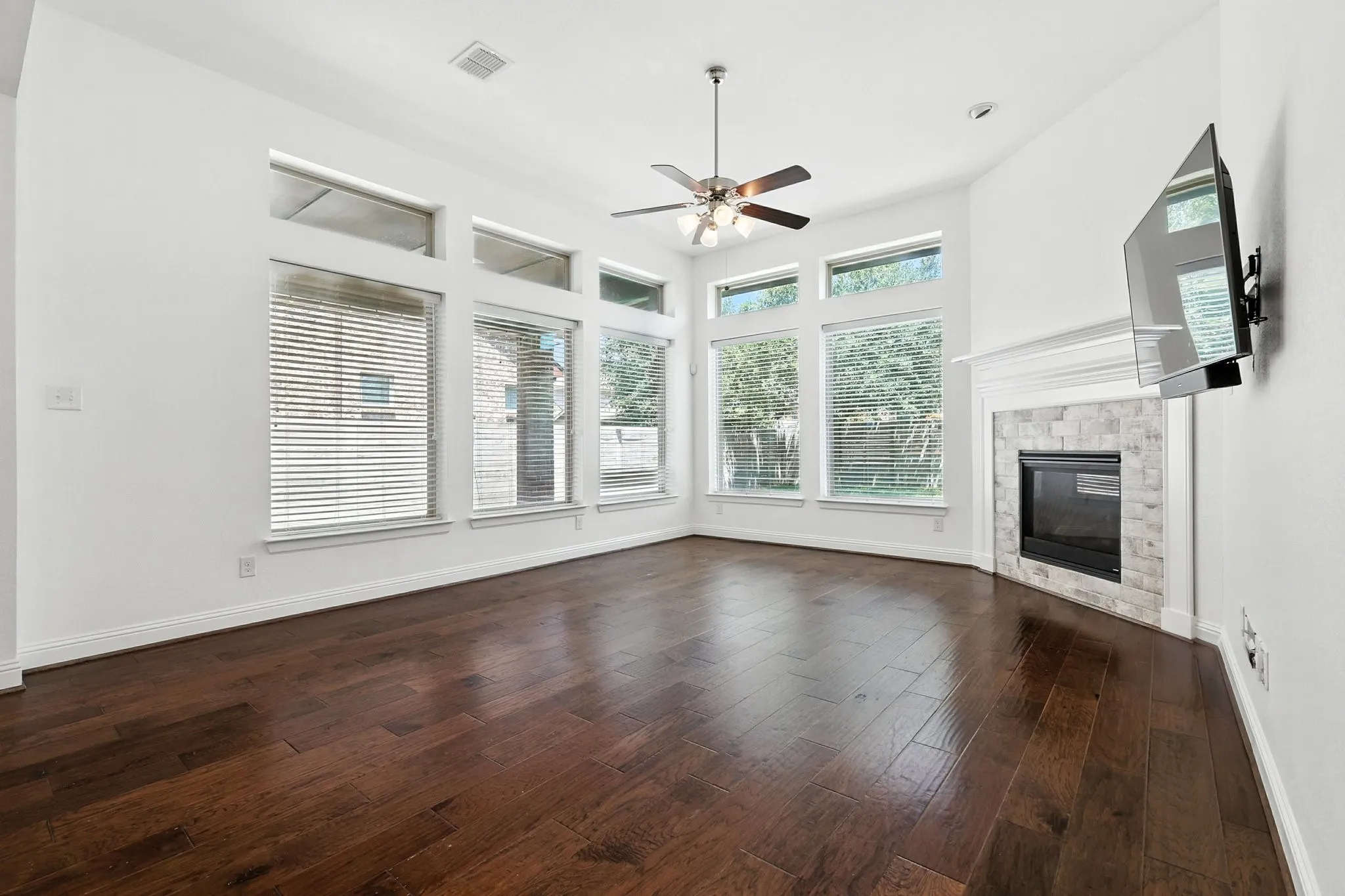 Single Family Residence For Sale in Denton County , 1516 8th Street, Argyle, Texas 76226, 4 Bedroom, 3 Bathroom, 2 Garage spaces, 2,985 Sqft, built in 2016, Preowned, mls#21227631, Real Estate Agent in Argyle, Homes For Sale in Denton county, Homes For Sale in Argyle, Realtor in Argyle Texas, Real Estate Brokerage Independent Realty Texas, Luminita Cordes Realtor