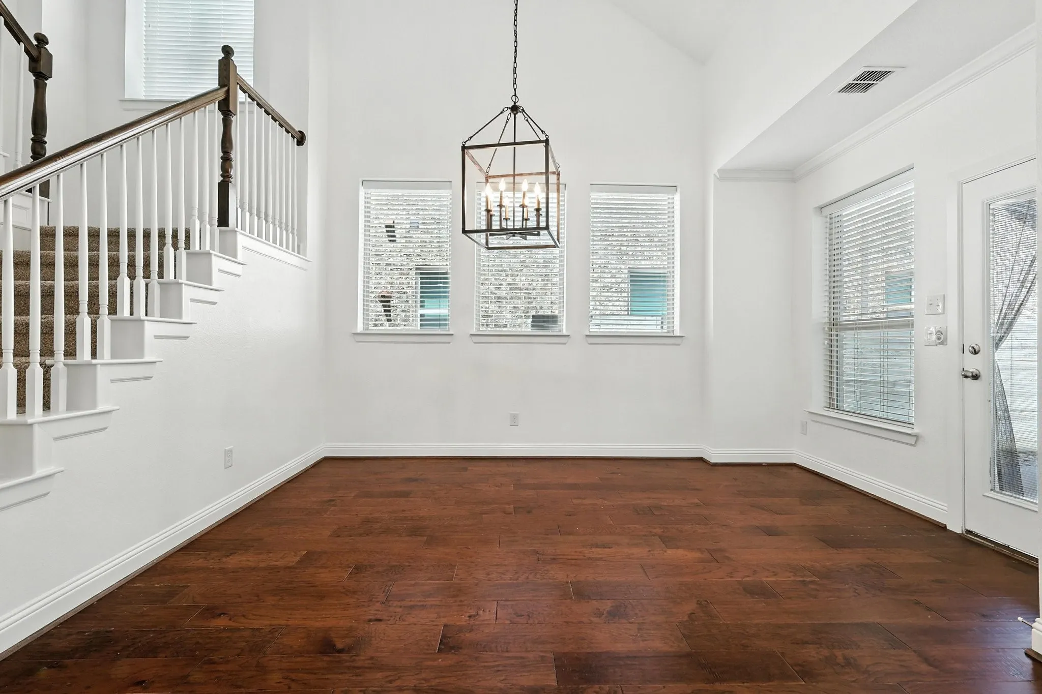 Single Family Residence For Sale in Denton County , 1516 8th Street, Argyle, Texas 76226, 4 Bedroom, 3 Bathroom, 2 Garage spaces, 2,985 Sqft, built in 2016, Preowned, mls#21227631, Real Estate Agent in Argyle, Homes For Sale in Denton county, Homes For Sale in Argyle, Realtor in Argyle Texas, Real Estate Brokerage Independent Realty Texas, Luminita Cordes Realtor