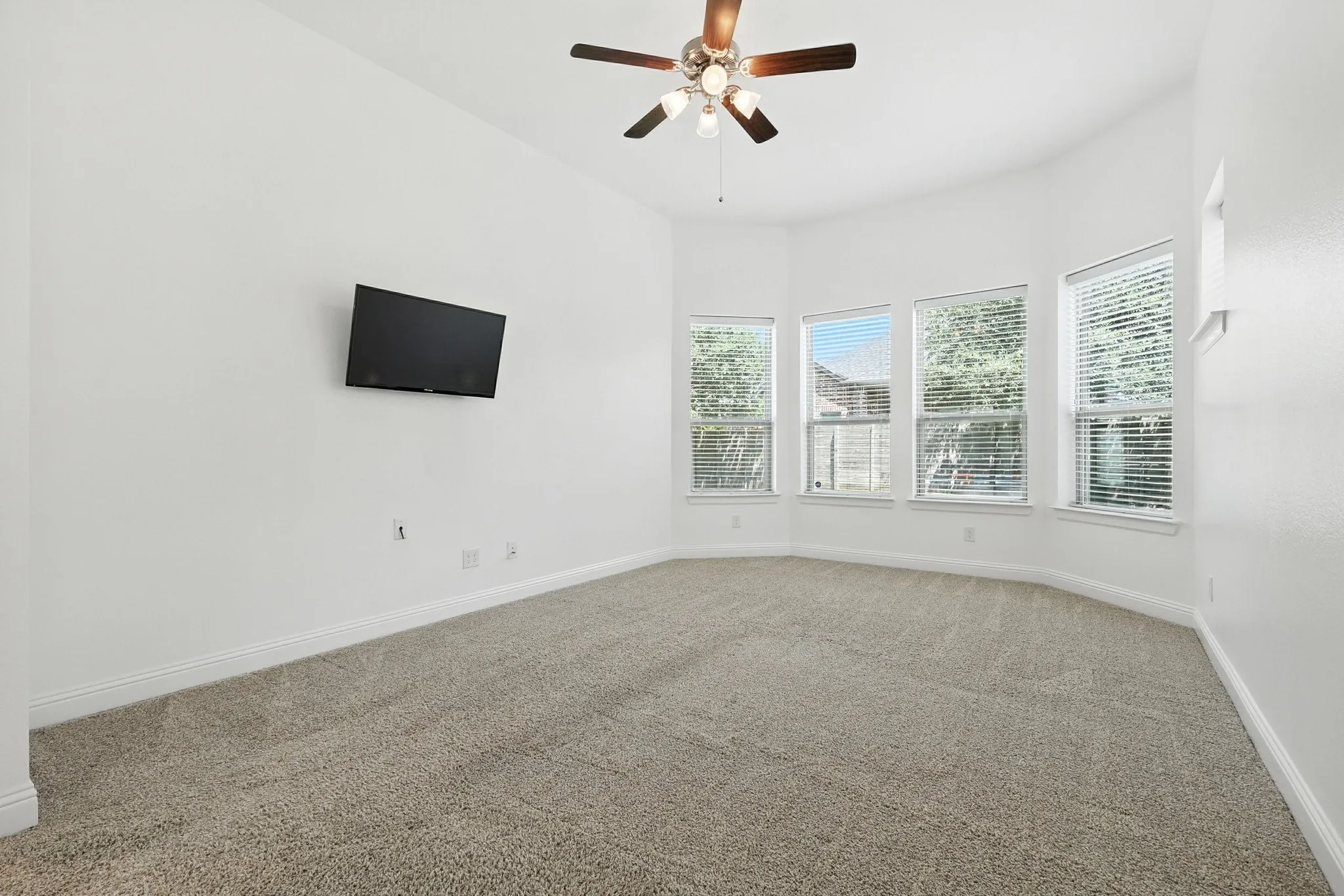 Single Family Residence For Sale in Denton County , 1516 8th Street, Argyle, Texas 76226, 4 Bedroom, 3 Bathroom, 2 Garage spaces, 2,985 Sqft, built in 2016, Preowned, mls#21227631, Real Estate Agent in Argyle, Homes For Sale in Denton county, Homes For Sale in Argyle, Realtor in Argyle Texas, Real Estate Brokerage Independent Realty Texas, Luminita Cordes Realtor