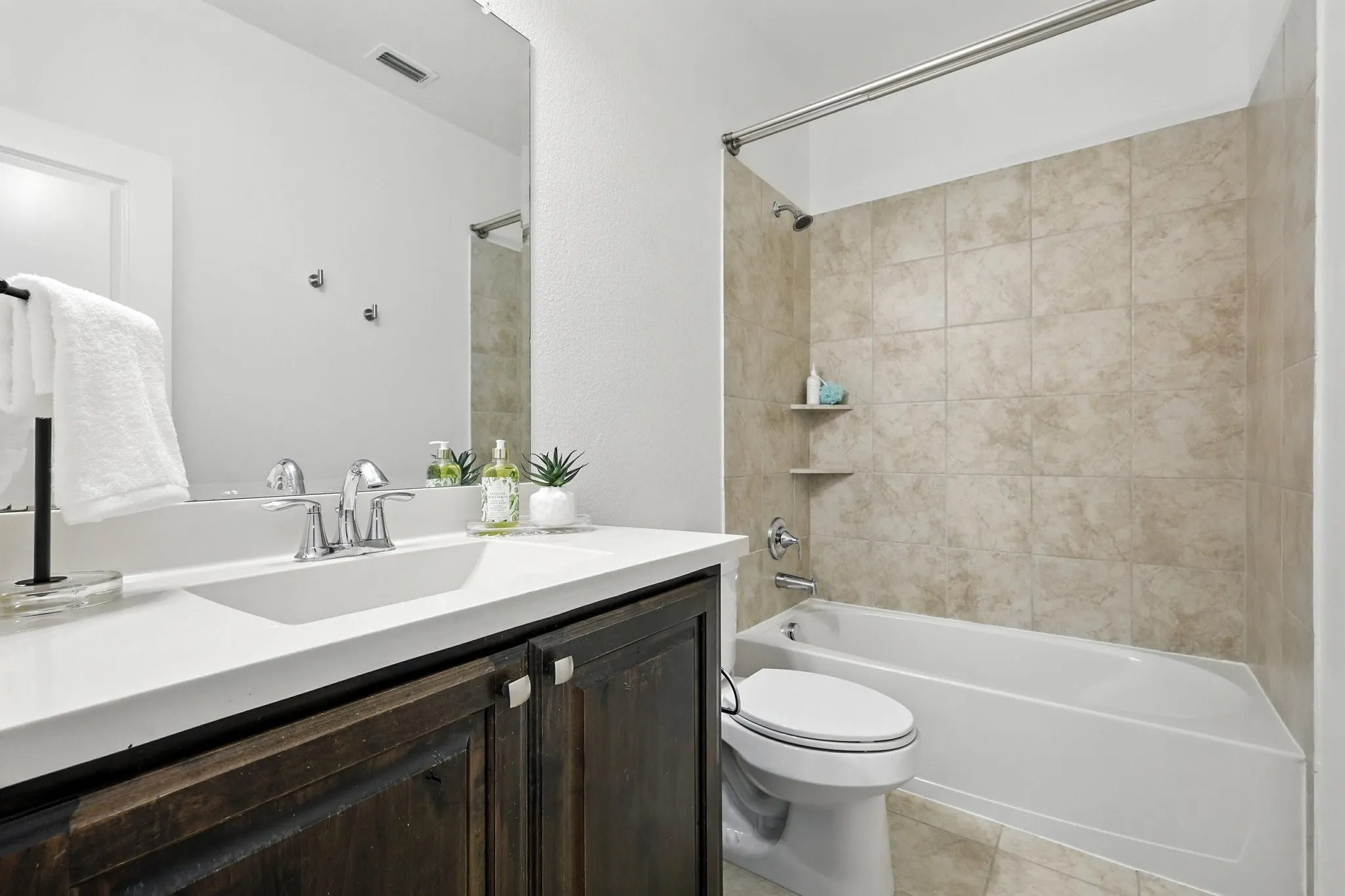 Single Family Residence For Sale in Denton County , 1516 8th Street, Argyle, Texas 76226, 4 Bedroom, 3 Bathroom, 2 Garage spaces, 2,985 Sqft, built in 2016, Preowned, mls#21227631, Real Estate Agent in Argyle, Homes For Sale in Denton county, Homes For Sale in Argyle, Realtor in Argyle Texas, Real Estate Brokerage Independent Realty Texas, Luminita Cordes Realtor