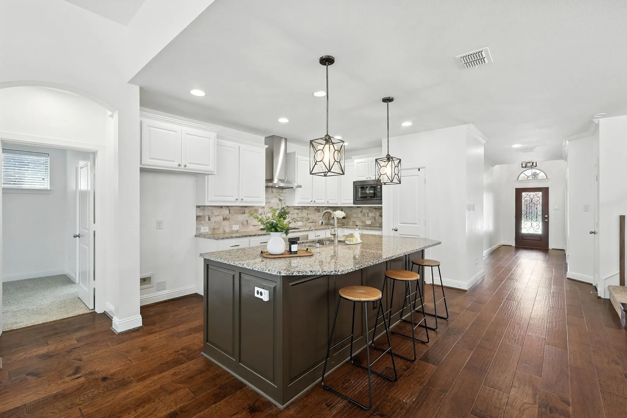 Single Family Residence For Sale in Denton County , 1516 8th Street, Argyle, Texas 76226, 4 Bedroom, 3 Bathroom, 2 Garage spaces, 2,985 Sqft, built in 2016, Preowned, mls#21227631, Real Estate Agent in Argyle, Homes For Sale in Denton county, Homes For Sale in Argyle, Realtor in Argyle Texas, Real Estate Brokerage Independent Realty Texas, Luminita Cordes Realtor