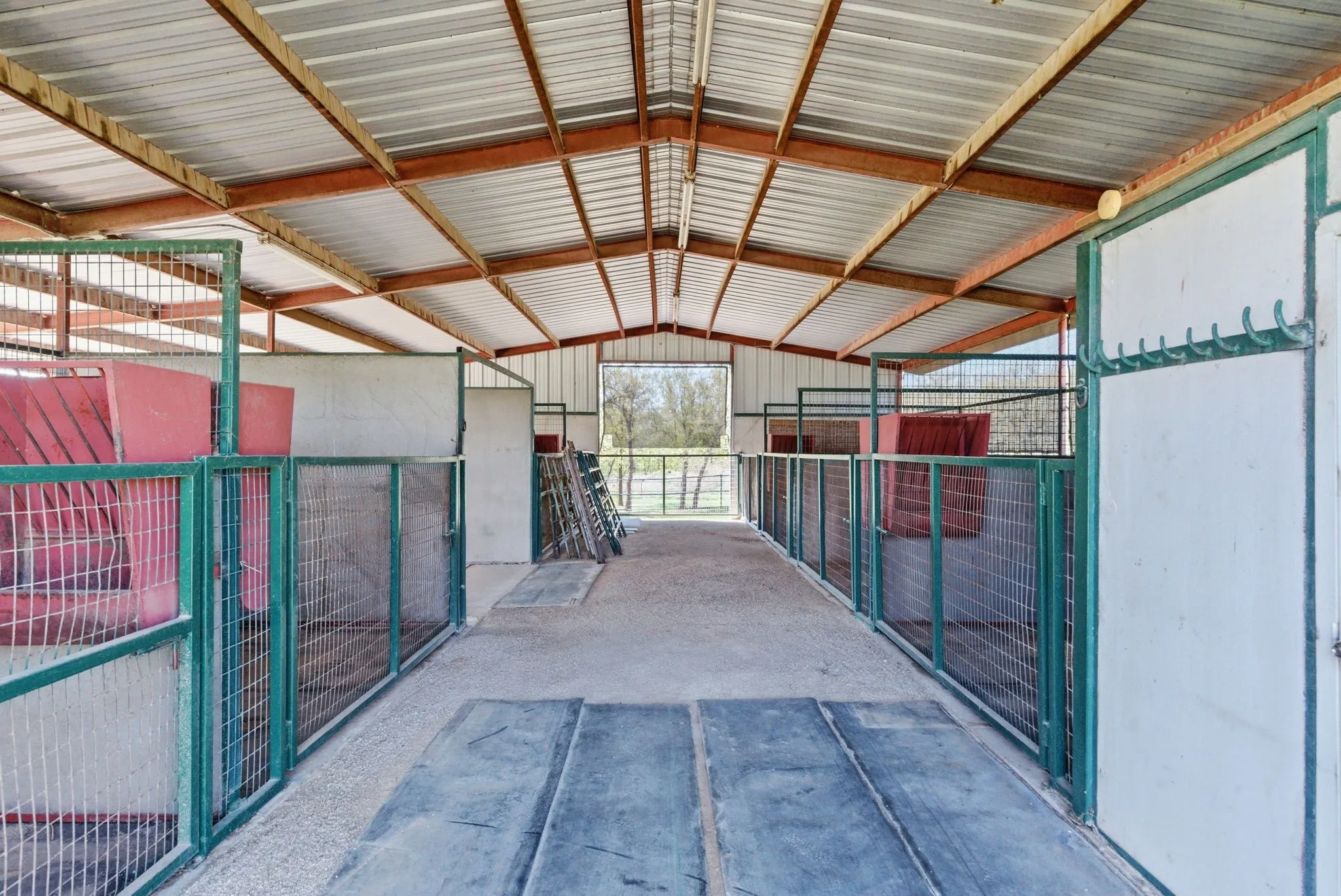 Single Family Residence For Sale in Parker County , 1101 Tanglewood Drive, Weatherford, Texas 76087, 3 Bedroom, 2 Bathroom, 2 Garage spaces, 2,446 Sqft, built in 1984, Price $949,000, mls#21228175, Real Estate Agent in Weatherford, Homes For Sale in Parker county, Homes For Sale in Weatherford, Realtor in Weatherford Texas, Real Estate Brokerage Independent Realty Texas, Luminita Cordes Realtor