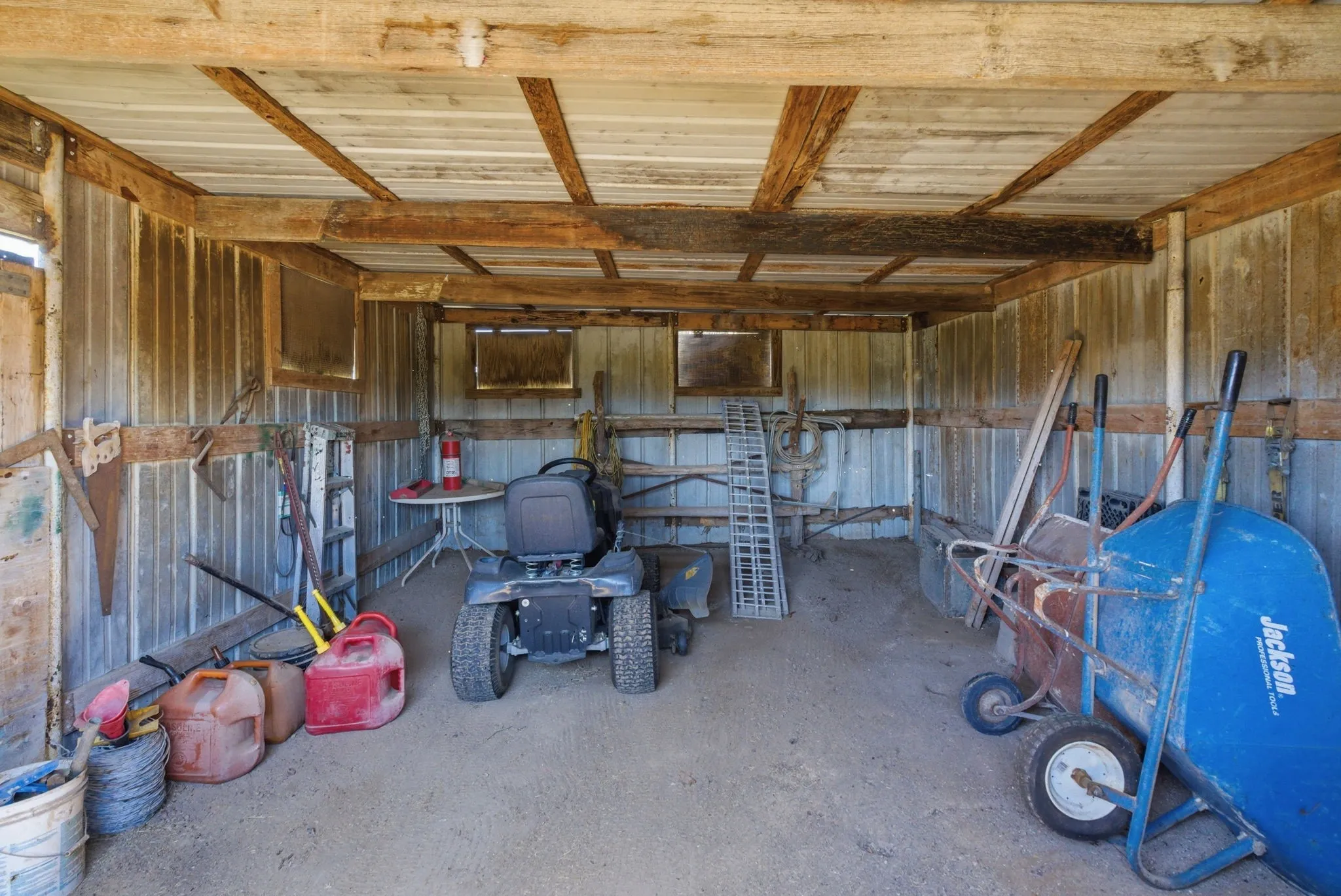 Single Family Residence For Sale in Parker County , 1101 Tanglewood Drive, Weatherford, Texas 76087, 3 Bedroom, 2 Bathroom, 2 Garage spaces, 2,446 Sqft, built in 1984, Price $949,000, mls#21228175, Real Estate Agent in Weatherford, Homes For Sale in Parker county, Homes For Sale in Weatherford, Realtor in Weatherford Texas, Real Estate Brokerage Independent Realty Texas, Luminita Cordes Realtor