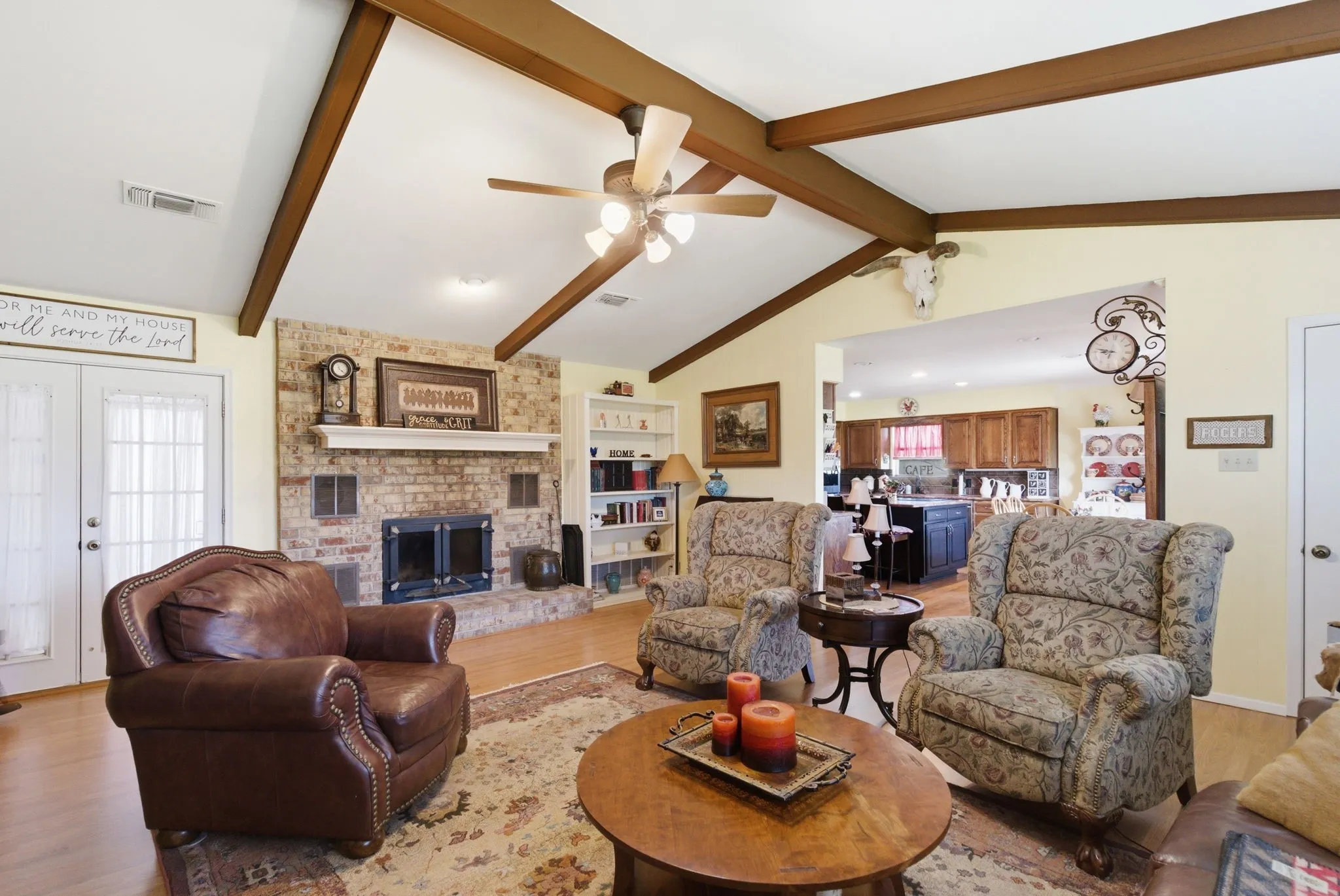 Single Family Residence For Sale in Parker County , 1101 Tanglewood Drive, Weatherford, Texas 76087, 3 Bedroom, 2 Bathroom, 2 Garage spaces, 2,446 Sqft, built in 1984, Price $949,000, mls#21228175, Real Estate Agent in Weatherford, Homes For Sale in Parker county, Homes For Sale in Weatherford, Realtor in Weatherford Texas, Real Estate Brokerage Independent Realty Texas, Luminita Cordes Realtor