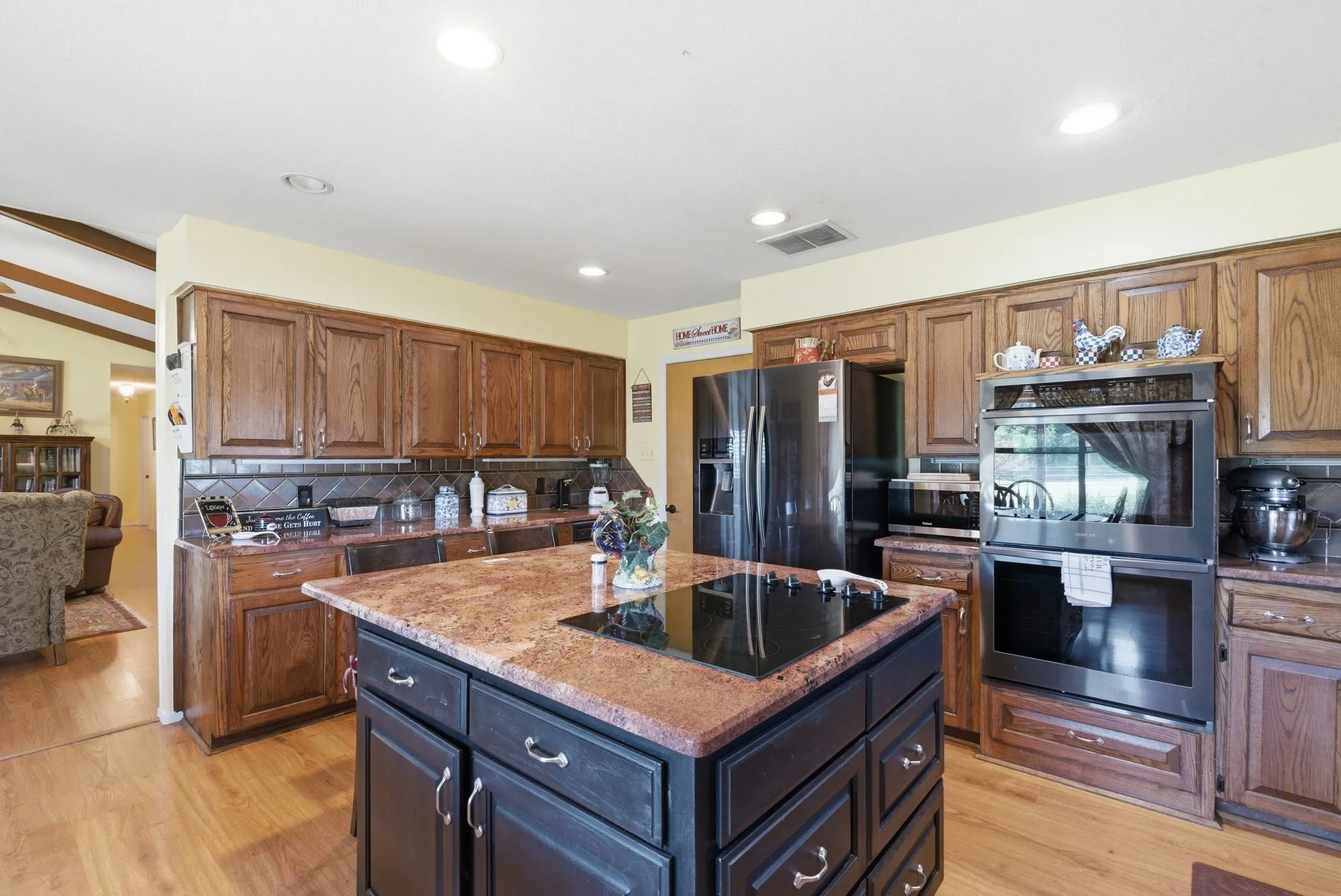 Single Family Residence For Sale in Parker County , 1101 Tanglewood Drive, Weatherford, Texas 76087, 3 Bedroom, 2 Bathroom, 2 Garage spaces, 2,446 Sqft, built in 1984, Price $949,000, mls#21228175, Real Estate Agent in Weatherford, Homes For Sale in Parker county, Homes For Sale in Weatherford, Realtor in Weatherford Texas, Real Estate Brokerage Independent Realty Texas, Luminita Cordes Realtor