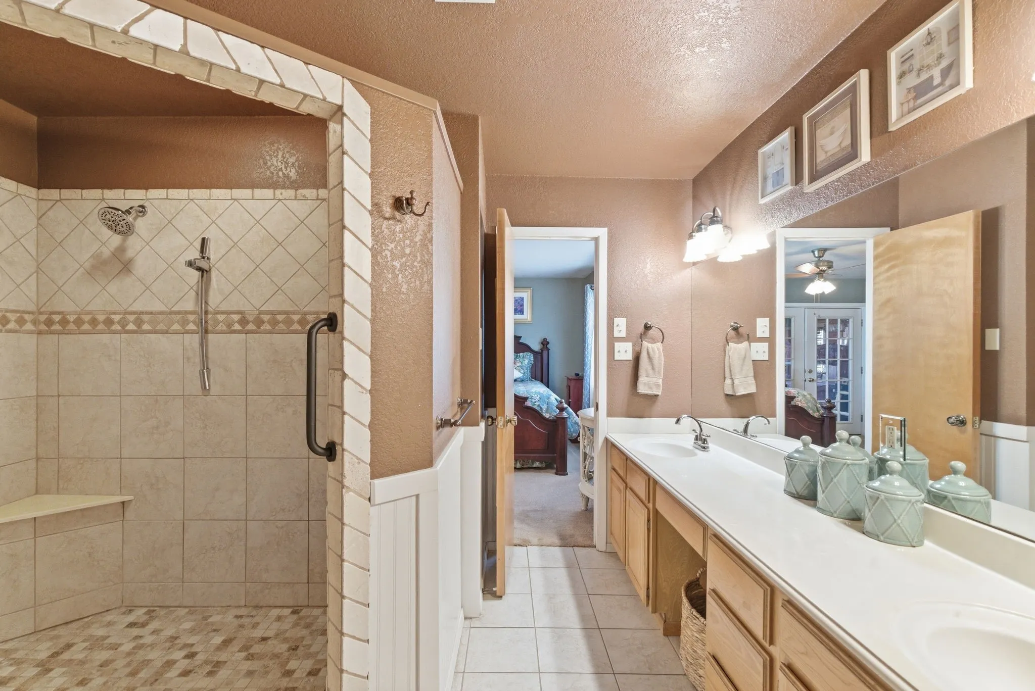 Single Family Residence For Sale in Parker County , 1101 Tanglewood Drive, Weatherford, Texas 76087, 3 Bedroom, 2 Bathroom, 2 Garage spaces, 2,446 Sqft, built in 1984, Price $949,000, mls#21228175, Real Estate Agent in Weatherford, Homes For Sale in Parker county, Homes For Sale in Weatherford, Realtor in Weatherford Texas, Real Estate Brokerage Independent Realty Texas, Luminita Cordes Realtor