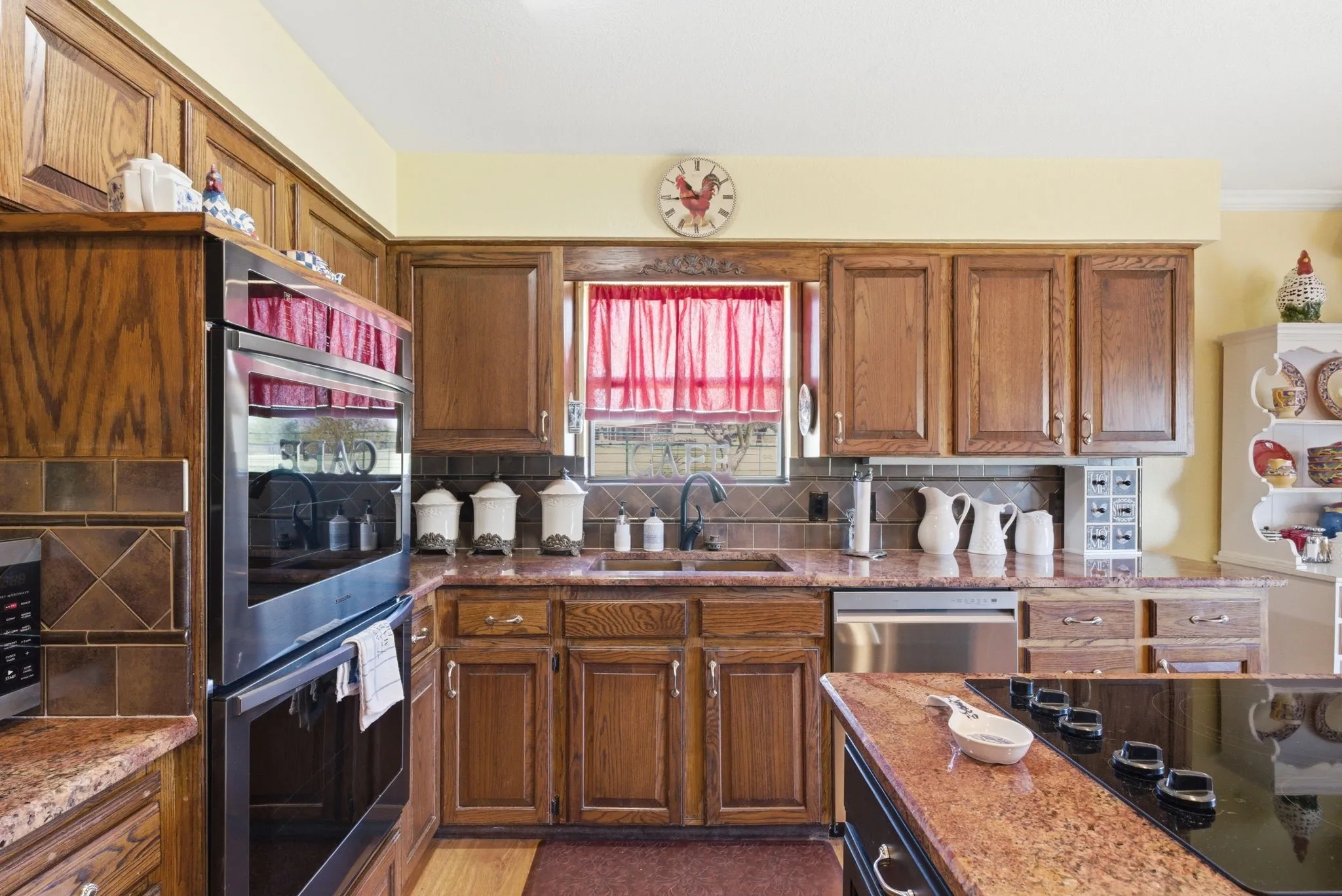 Single Family Residence For Sale in Parker County , 1101 Tanglewood Drive, Weatherford, Texas 76087, 3 Bedroom, 2 Bathroom, 2 Garage spaces, 2,446 Sqft, built in 1984, Price $949,000, mls#21228175, Real Estate Agent in Weatherford, Homes For Sale in Parker county, Homes For Sale in Weatherford, Realtor in Weatherford Texas, Real Estate Brokerage Independent Realty Texas, Luminita Cordes Realtor