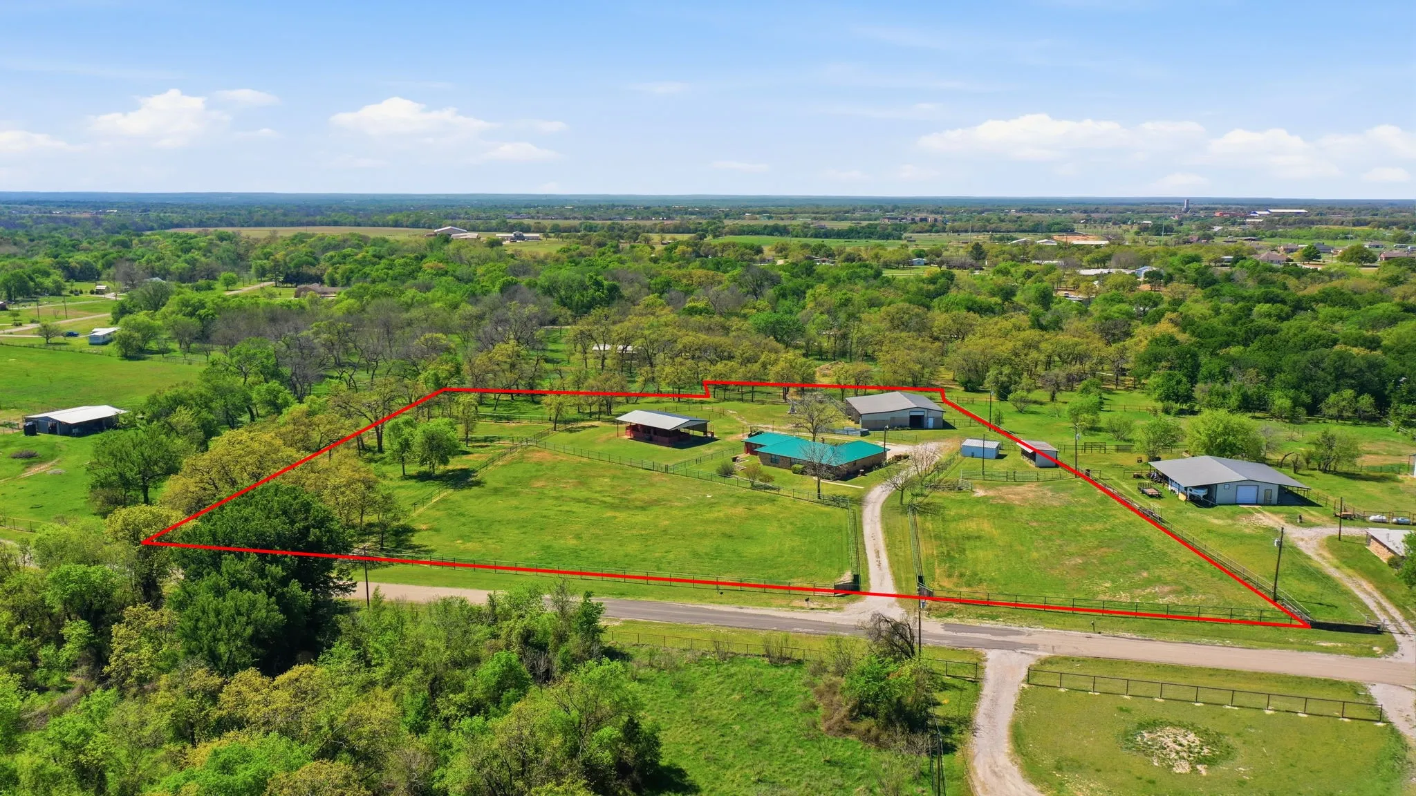 Single Family Residence For Sale in Parker County , 1101 Tanglewood Drive, Weatherford, Texas 76087, 3 Bedroom, 2 Bathroom, 2 Garage spaces, 2,446 Sqft, built in 1984, Price $949,000, mls#21228175, Real Estate Agent in Weatherford, Homes For Sale in Parker county, Homes For Sale in Weatherford, Realtor in Weatherford Texas, Real Estate Brokerage Independent Realty Texas, Luminita Cordes Realtor