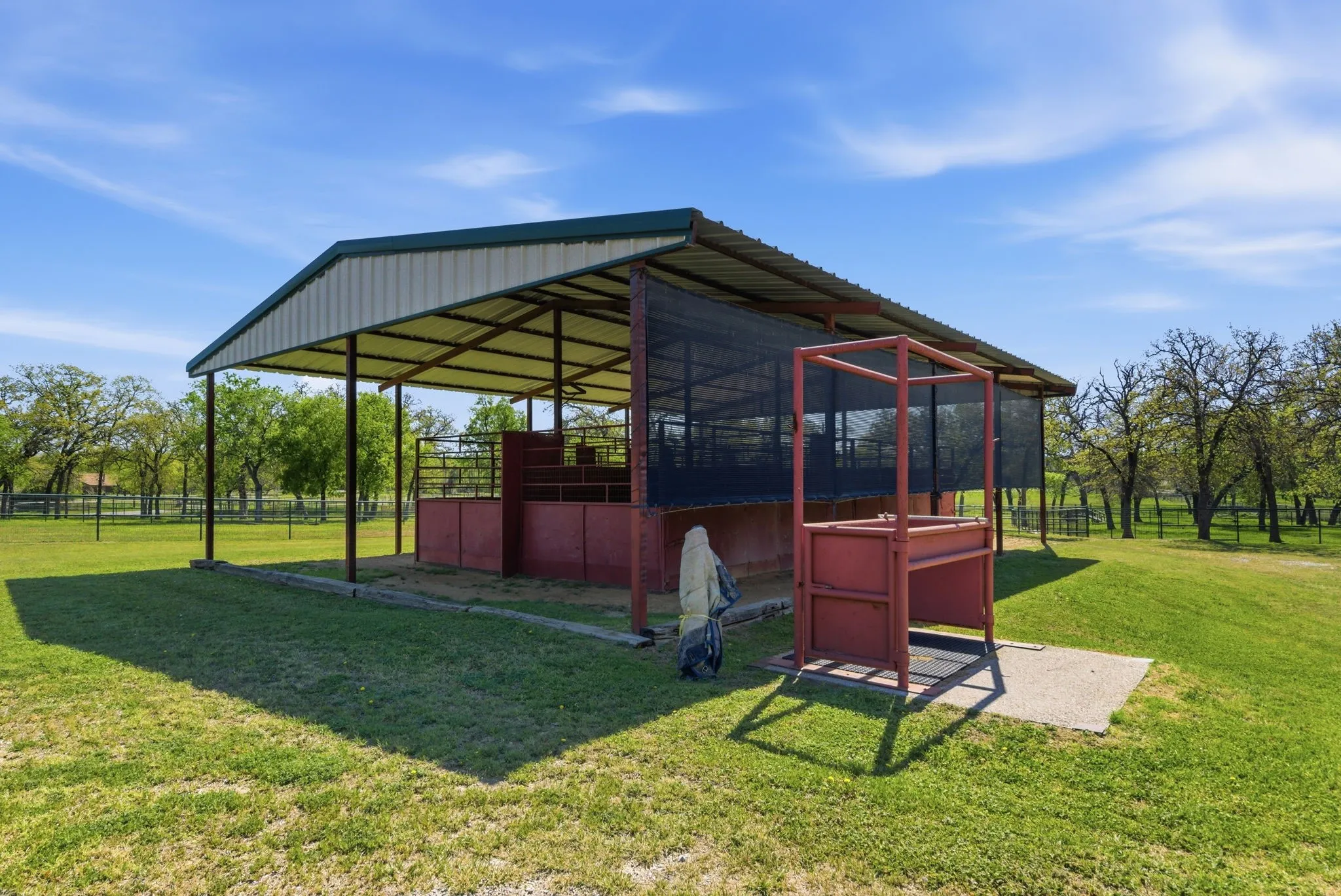 Single Family Residence For Sale in Parker County , 1101 Tanglewood Drive, Weatherford, Texas 76087, 3 Bedroom, 2 Bathroom, 2 Garage spaces, 2,446 Sqft, built in 1984, Price $949,000, mls#21228175, Real Estate Agent in Weatherford, Homes For Sale in Parker county, Homes For Sale in Weatherford, Realtor in Weatherford Texas, Real Estate Brokerage Independent Realty Texas, Luminita Cordes Realtor