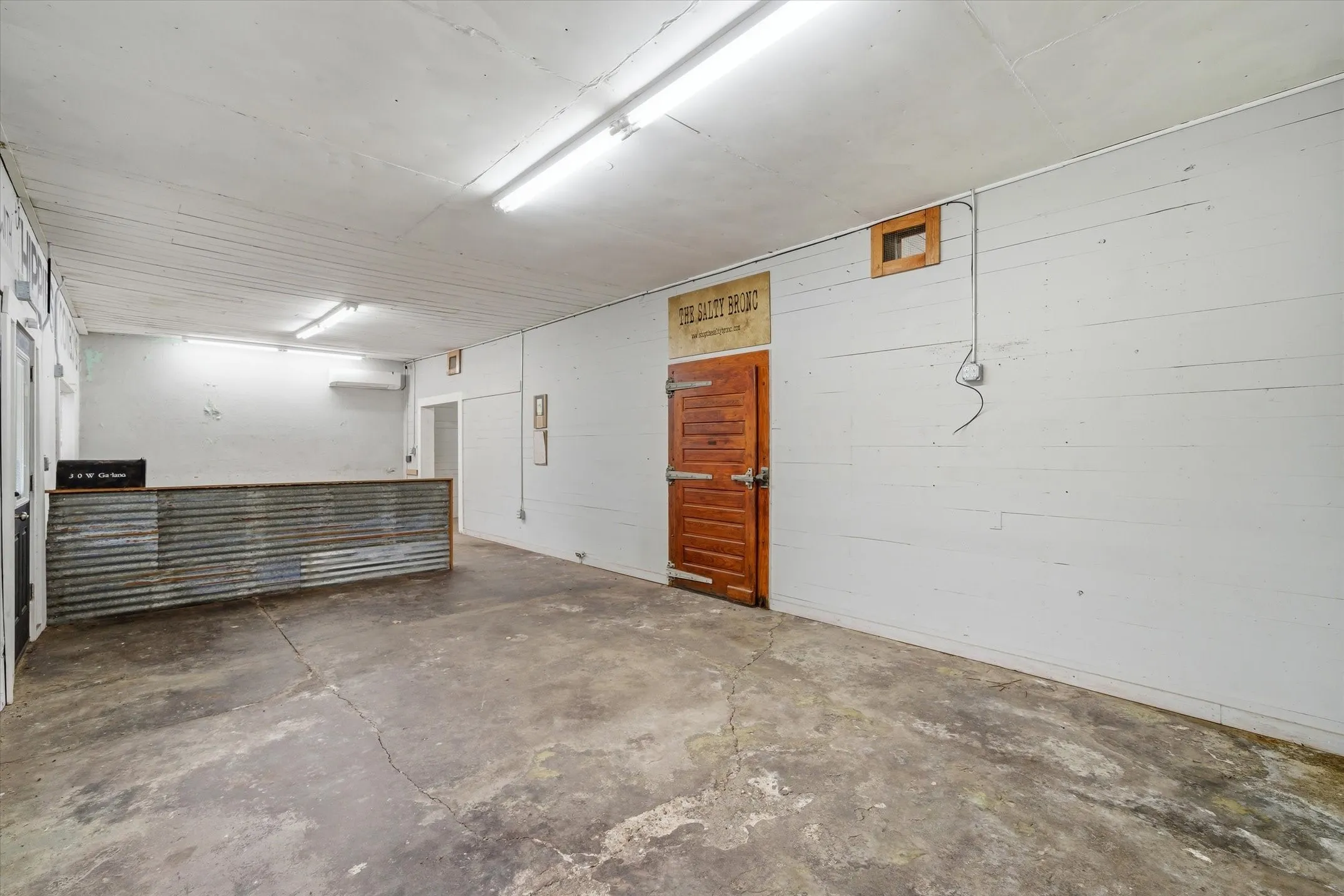 Business For Sale in Van Zandt County , 320 W Garland Street, Grand Saline, Texas 75140, 0, 0, Garage spaces, 0 Sqft, built in 1960, Preowned, Price $164,900, mls#21228193, Real Estate Agent in Grand Saline, Homes For Sale in Van Zandt county, Homes For Sale in Grand Saline, Realtor in Grand Saline Texas, Real Estate Brokerage Independent Realty Texas, Luminita Cordes Realtor