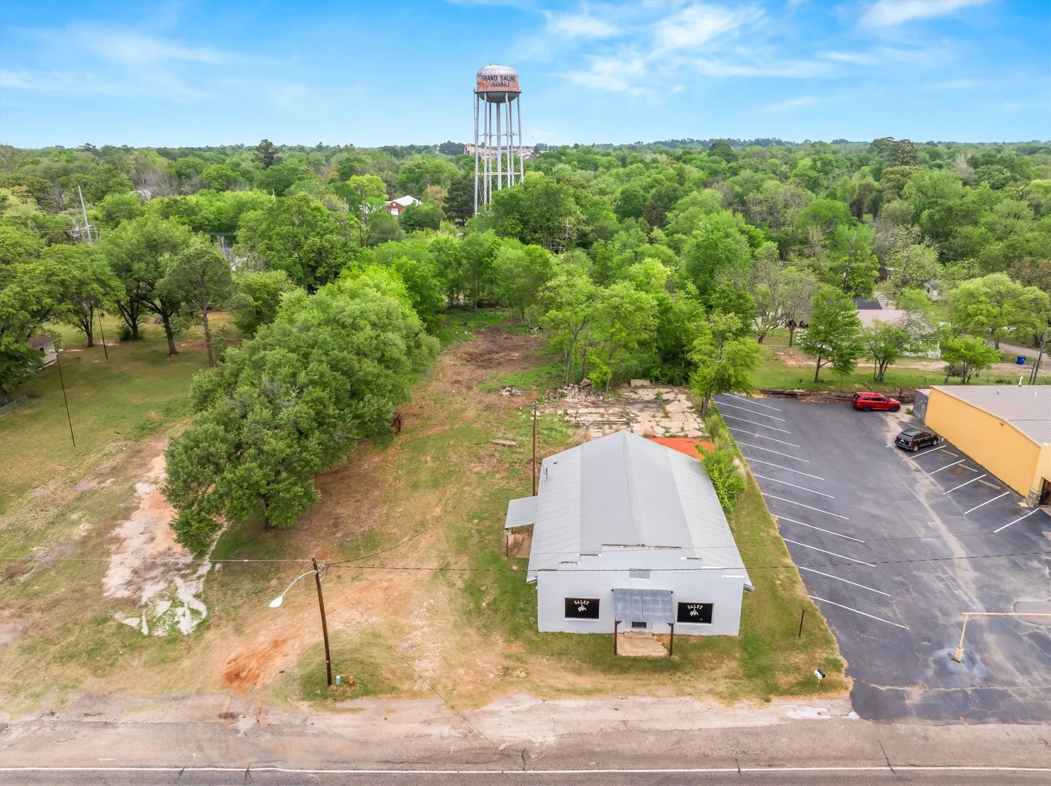 Business For Sale in Van Zandt County , 320 W Garland Street, Grand Saline, Texas 75140, 0, 0, Garage spaces, 0 Sqft, built in 1960, Preowned, Price $164,900, mls#21228193, Real Estate Agent in Grand Saline, Homes For Sale in Van Zandt county, Homes For Sale in Grand Saline, Realtor in Grand Saline Texas, Real Estate Brokerage Independent Realty Texas, Luminita Cordes Realtor