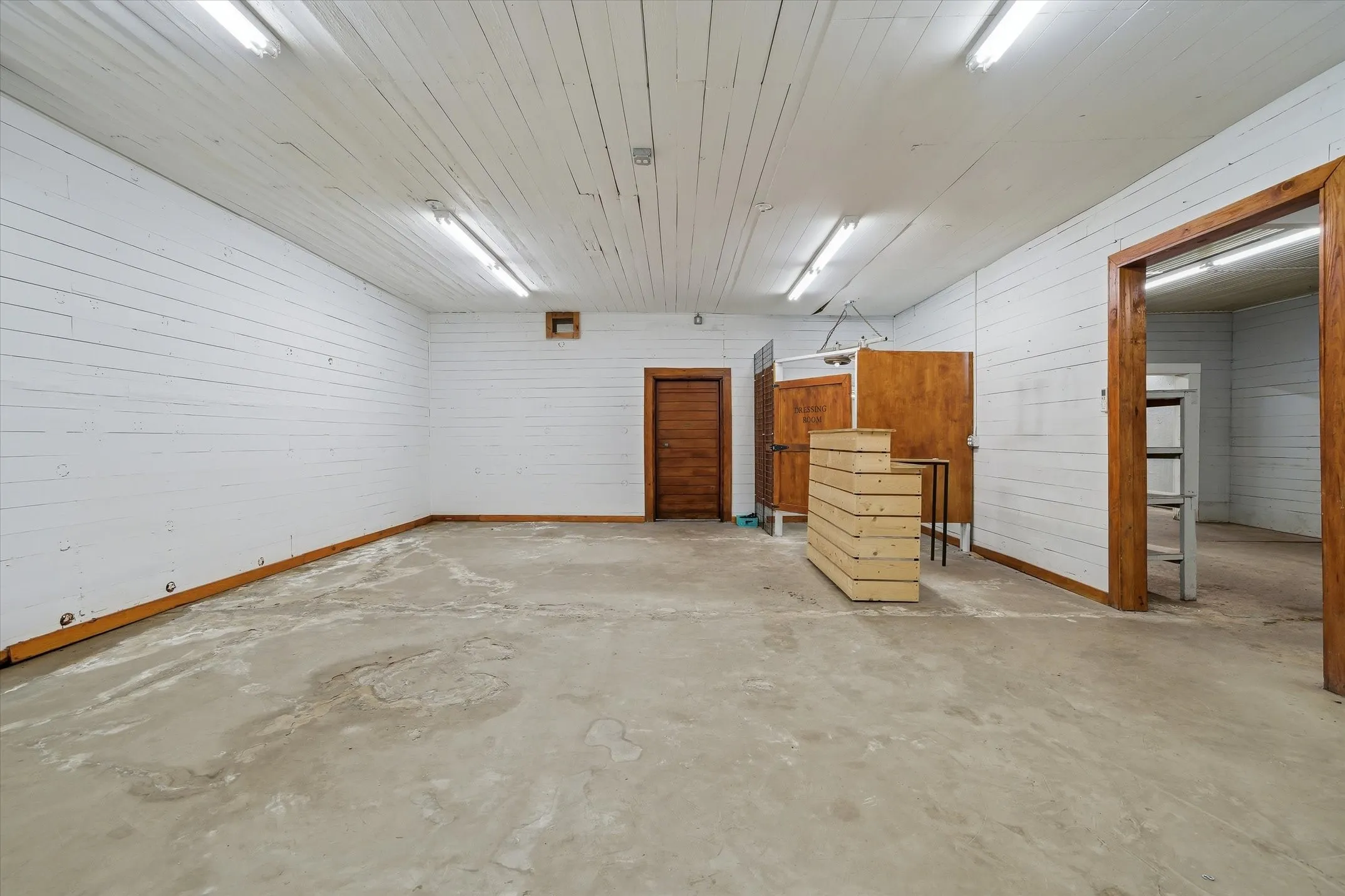 Business For Sale in Van Zandt County , 320 W Garland Street, Grand Saline, Texas 75140, 0, 0, Garage spaces, 0 Sqft, built in 1960, Preowned, Price $164,900, mls#21228193, Real Estate Agent in Grand Saline, Homes For Sale in Van Zandt county, Homes For Sale in Grand Saline, Realtor in Grand Saline Texas, Real Estate Brokerage Independent Realty Texas, Luminita Cordes Realtor