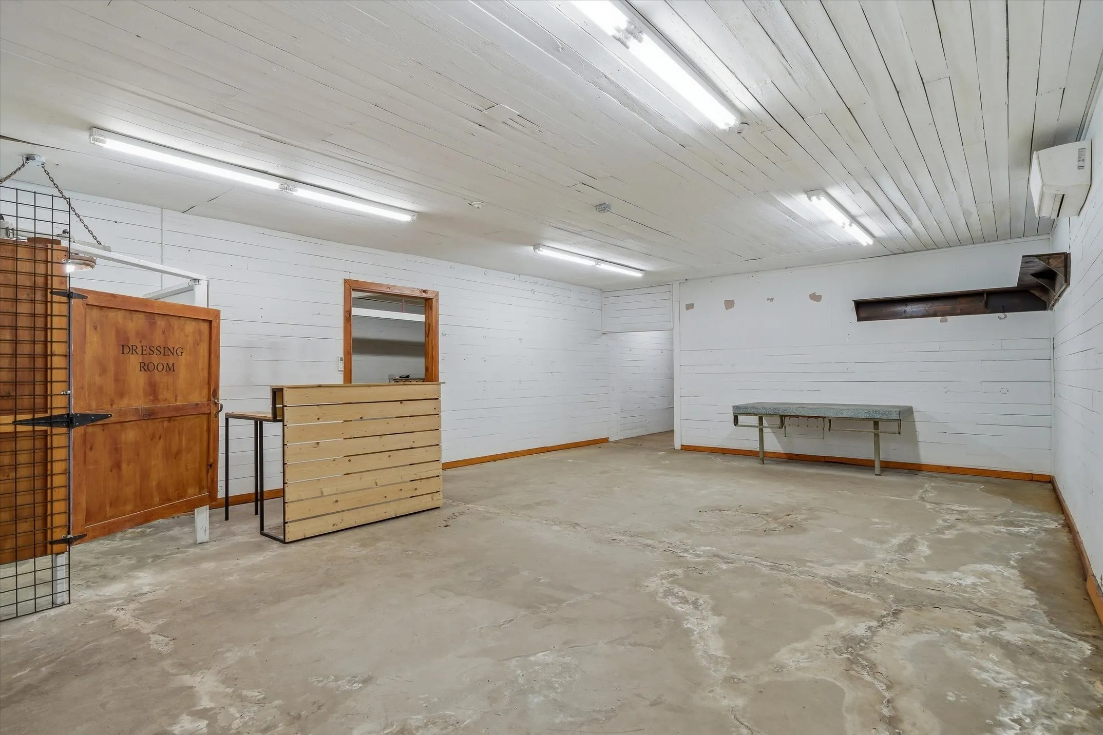 Business For Sale in Van Zandt County , 320 W Garland Street, Grand Saline, Texas 75140, 0, 0, Garage spaces, 0 Sqft, built in 1960, Preowned, Price $164,900, mls#21228193, Real Estate Agent in Grand Saline, Homes For Sale in Van Zandt county, Homes For Sale in Grand Saline, Realtor in Grand Saline Texas, Real Estate Brokerage Independent Realty Texas, Luminita Cordes Realtor