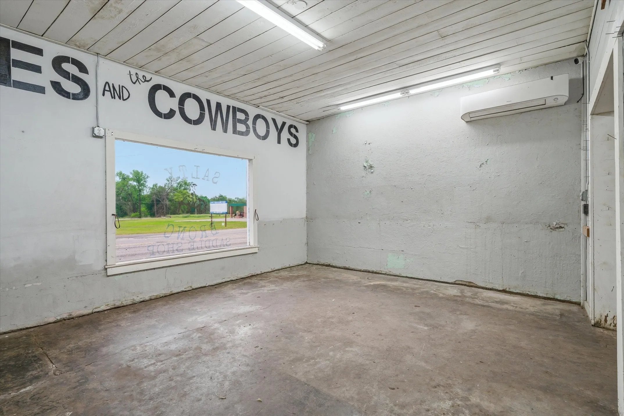 Business For Sale in Van Zandt County , 320 W Garland Street, Grand Saline, Texas 75140, 0, 0, Garage spaces, 0 Sqft, built in 1960, Preowned, Price $164,900, mls#21228193, Real Estate Agent in Grand Saline, Homes For Sale in Van Zandt county, Homes For Sale in Grand Saline, Realtor in Grand Saline Texas, Real Estate Brokerage Independent Realty Texas, Luminita Cordes Realtor