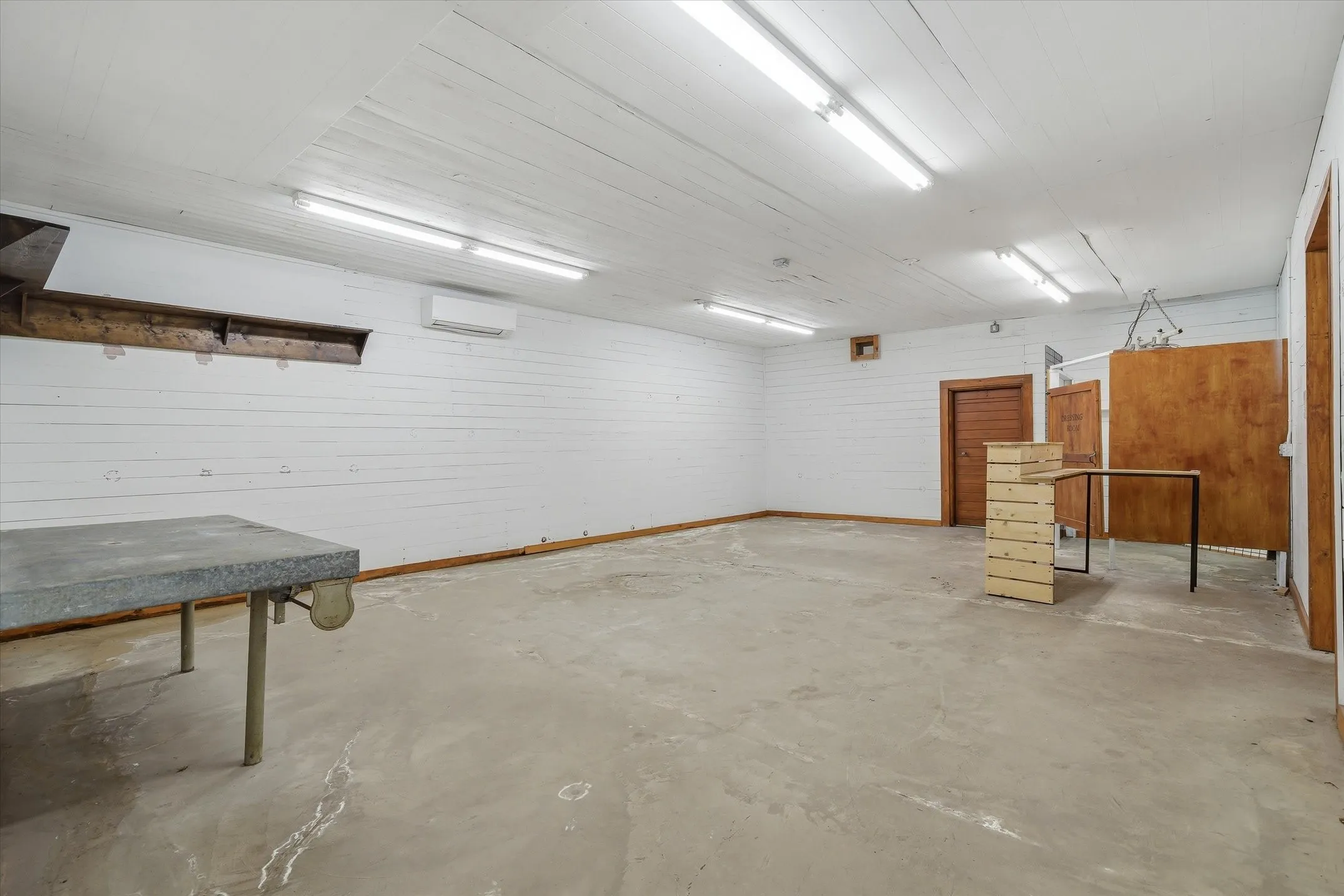 Business For Sale in Van Zandt County , 320 W Garland Street, Grand Saline, Texas 75140, 0, 0, Garage spaces, 0 Sqft, built in 1960, Preowned, Price $164,900, mls#21228193, Real Estate Agent in Grand Saline, Homes For Sale in Van Zandt county, Homes For Sale in Grand Saline, Realtor in Grand Saline Texas, Real Estate Brokerage Independent Realty Texas, Luminita Cordes Realtor