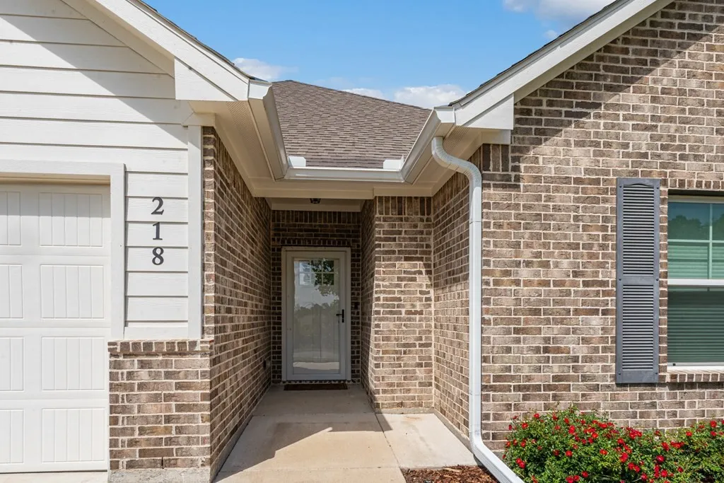 Single Family Residence For Sale in Henderson County , 218 Skiff Drive, Gun Barrel City, Texas 75156, 3 Bedroom, 2 Bathroom, 2 Garage spaces, 1,637 Sqft, built in 2022, Preowned, mls#21223878, Real Estate Agent in Gun Barrel City, Homes For Sale in Henderson county, Homes For Sale in Gun Barrel City, Realtor in Gun Barrel City Texas, Real Estate Brokerage Independent Realty Texas, Luminita Cordes Realtor