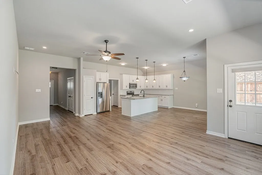 Single Family Residence For Sale in Henderson County , 218 Skiff Drive, Gun Barrel City, Texas 75156, 3 Bedroom, 2 Bathroom, 2 Garage spaces, 1,637 Sqft, built in 2022, Preowned, mls#21223878, Real Estate Agent in Gun Barrel City, Homes For Sale in Henderson county, Homes For Sale in Gun Barrel City, Realtor in Gun Barrel City Texas, Real Estate Brokerage Independent Realty Texas, Luminita Cordes Realtor