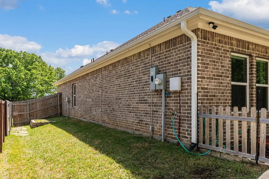 Single Family Residence For Sale in Henderson County , 218 Skiff Drive, Gun Barrel City, Texas 75156, 3 Bedroom, 2 Bathroom, 2 Garage spaces, 1,637 Sqft, built in 2022, Preowned, mls#21223878, Real Estate Agent in Gun Barrel City, Homes For Sale in Henderson county, Homes For Sale in Gun Barrel City, Realtor in Gun Barrel City Texas, Real Estate Brokerage Independent Realty Texas, Luminita Cordes Realtor