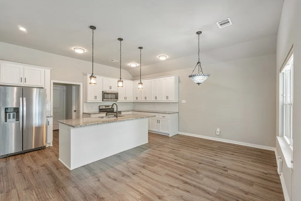 Single Family Residence For Sale in Henderson County , 218 Skiff Drive, Gun Barrel City, Texas 75156, 3 Bedroom, 2 Bathroom, 2 Garage spaces, 1,637 Sqft, built in 2022, Preowned, mls#21223878, Real Estate Agent in Gun Barrel City, Homes For Sale in Henderson county, Homes For Sale in Gun Barrel City, Realtor in Gun Barrel City Texas, Real Estate Brokerage Independent Realty Texas, Luminita Cordes Realtor