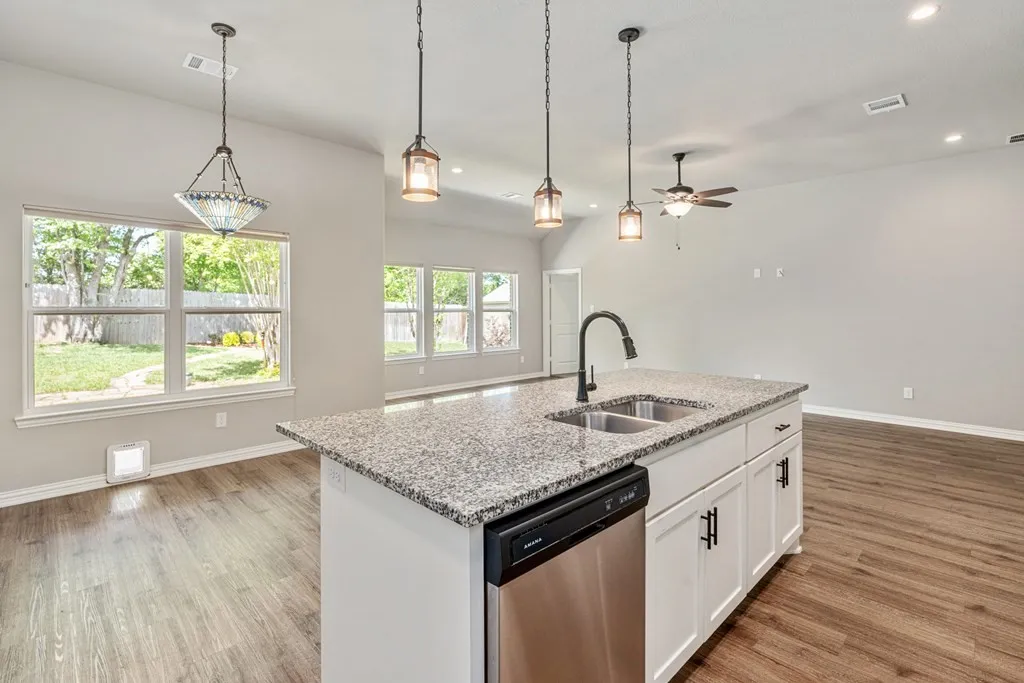 Single Family Residence For Sale in Henderson County , 218 Skiff Drive, Gun Barrel City, Texas 75156, 3 Bedroom, 2 Bathroom, 2 Garage spaces, 1,637 Sqft, built in 2022, Preowned, mls#21223878, Real Estate Agent in Gun Barrel City, Homes For Sale in Henderson county, Homes For Sale in Gun Barrel City, Realtor in Gun Barrel City Texas, Real Estate Brokerage Independent Realty Texas, Luminita Cordes Realtor