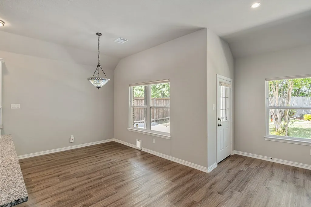 Single Family Residence For Sale in Henderson County , 218 Skiff Drive, Gun Barrel City, Texas 75156, 3 Bedroom, 2 Bathroom, 2 Garage spaces, 1,637 Sqft, built in 2022, Preowned, mls#21223878, Real Estate Agent in Gun Barrel City, Homes For Sale in Henderson county, Homes For Sale in Gun Barrel City, Realtor in Gun Barrel City Texas, Real Estate Brokerage Independent Realty Texas, Luminita Cordes Realtor