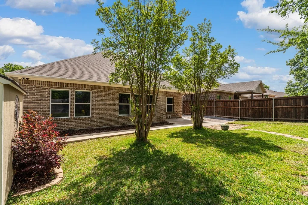 Single Family Residence For Sale in Henderson County , 218 Skiff Drive, Gun Barrel City, Texas 75156, 3 Bedroom, 2 Bathroom, 2 Garage spaces, 1,637 Sqft, built in 2022, Preowned, mls#21223878, Real Estate Agent in Gun Barrel City, Homes For Sale in Henderson county, Homes For Sale in Gun Barrel City, Realtor in Gun Barrel City Texas, Real Estate Brokerage Independent Realty Texas, Luminita Cordes Realtor