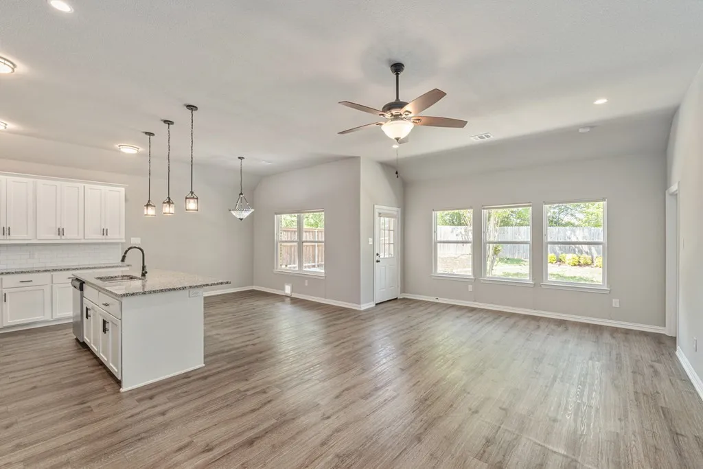 Single Family Residence For Sale in Henderson County , 218 Skiff Drive, Gun Barrel City, Texas 75156, 3 Bedroom, 2 Bathroom, 2 Garage spaces, 1,637 Sqft, built in 2022, Preowned, mls#21223878, Real Estate Agent in Gun Barrel City, Homes For Sale in Henderson county, Homes For Sale in Gun Barrel City, Realtor in Gun Barrel City Texas, Real Estate Brokerage Independent Realty Texas, Luminita Cordes Realtor