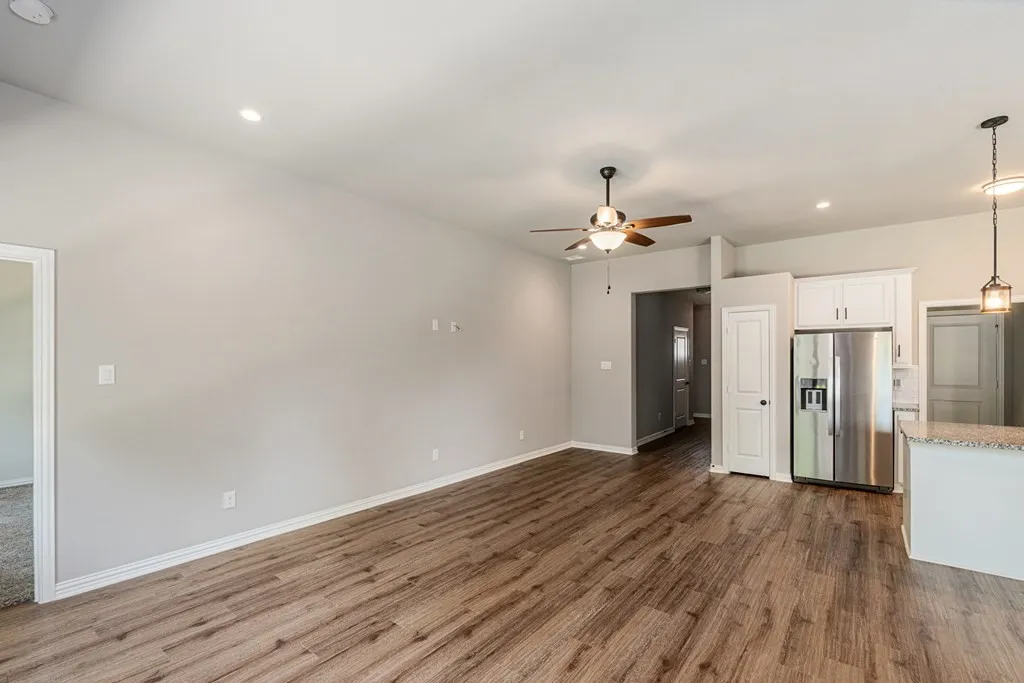 Single Family Residence For Sale in Henderson County , 218 Skiff Drive, Gun Barrel City, Texas 75156, 3 Bedroom, 2 Bathroom, 2 Garage spaces, 1,637 Sqft, built in 2022, Preowned, mls#21223878, Real Estate Agent in Gun Barrel City, Homes For Sale in Henderson county, Homes For Sale in Gun Barrel City, Realtor in Gun Barrel City Texas, Real Estate Brokerage Independent Realty Texas, Luminita Cordes Realtor