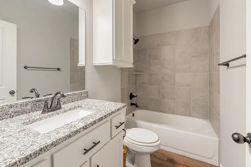 Single Family Residence For Sale in Henderson County , 218 Skiff Drive, Gun Barrel City, Texas 75156, 3 Bedroom, 2 Bathroom, 2 Garage spaces, 1,637 Sqft, built in 2022, Preowned, mls#21223878, Real Estate Agent in Gun Barrel City, Homes For Sale in Henderson county, Homes For Sale in Gun Barrel City, Realtor in Gun Barrel City Texas, Real Estate Brokerage Independent Realty Texas, Luminita Cordes Realtor