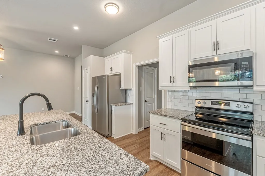 Single Family Residence For Sale in Henderson County , 218 Skiff Drive, Gun Barrel City, Texas 75156, 3 Bedroom, 2 Bathroom, 2 Garage spaces, 1,637 Sqft, built in 2022, Preowned, mls#21223878, Real Estate Agent in Gun Barrel City, Homes For Sale in Henderson county, Homes For Sale in Gun Barrel City, Realtor in Gun Barrel City Texas, Real Estate Brokerage Independent Realty Texas, Luminita Cordes Realtor