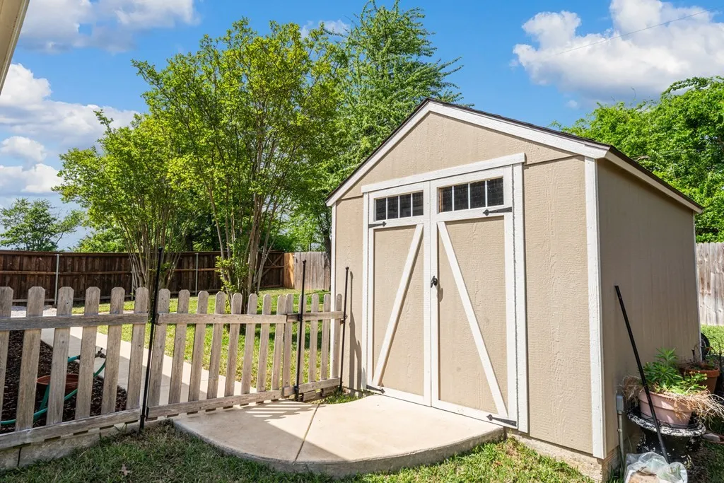 Single Family Residence For Sale in Henderson County , 218 Skiff Drive, Gun Barrel City, Texas 75156, 3 Bedroom, 2 Bathroom, 2 Garage spaces, 1,637 Sqft, built in 2022, Preowned, mls#21223878, Real Estate Agent in Gun Barrel City, Homes For Sale in Henderson county, Homes For Sale in Gun Barrel City, Realtor in Gun Barrel City Texas, Real Estate Brokerage Independent Realty Texas, Luminita Cordes Realtor